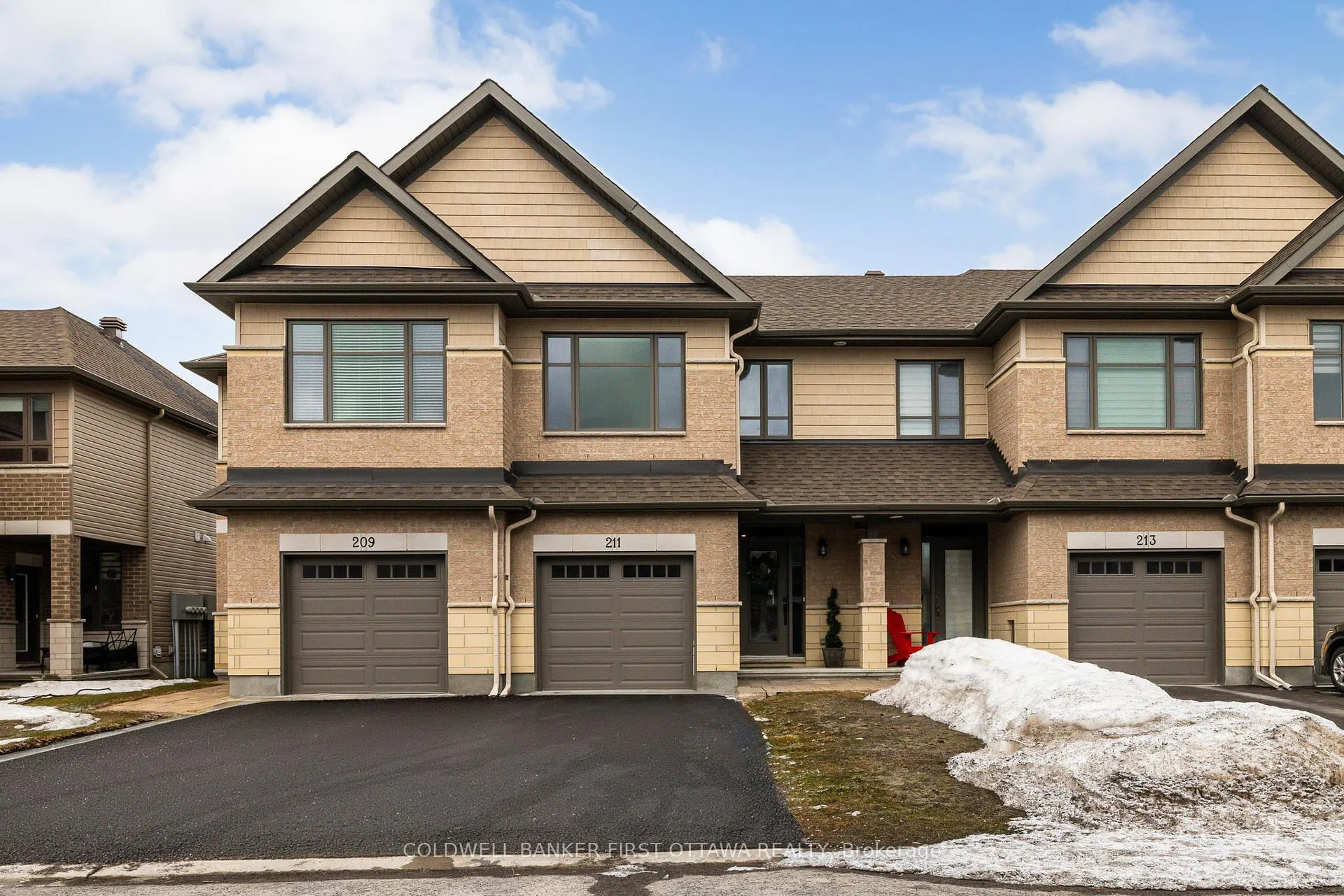 Photo 2 of 211 Purchase Crescent, Ottawa, Stittsville (South) — HOMEH