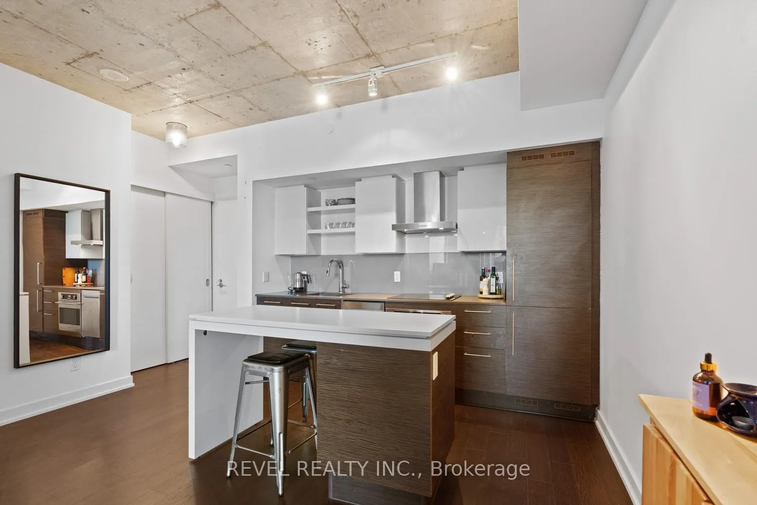 Photo 8 of Unit 609, 1030 King Street W, Toronto, Niagara — HOMEH
