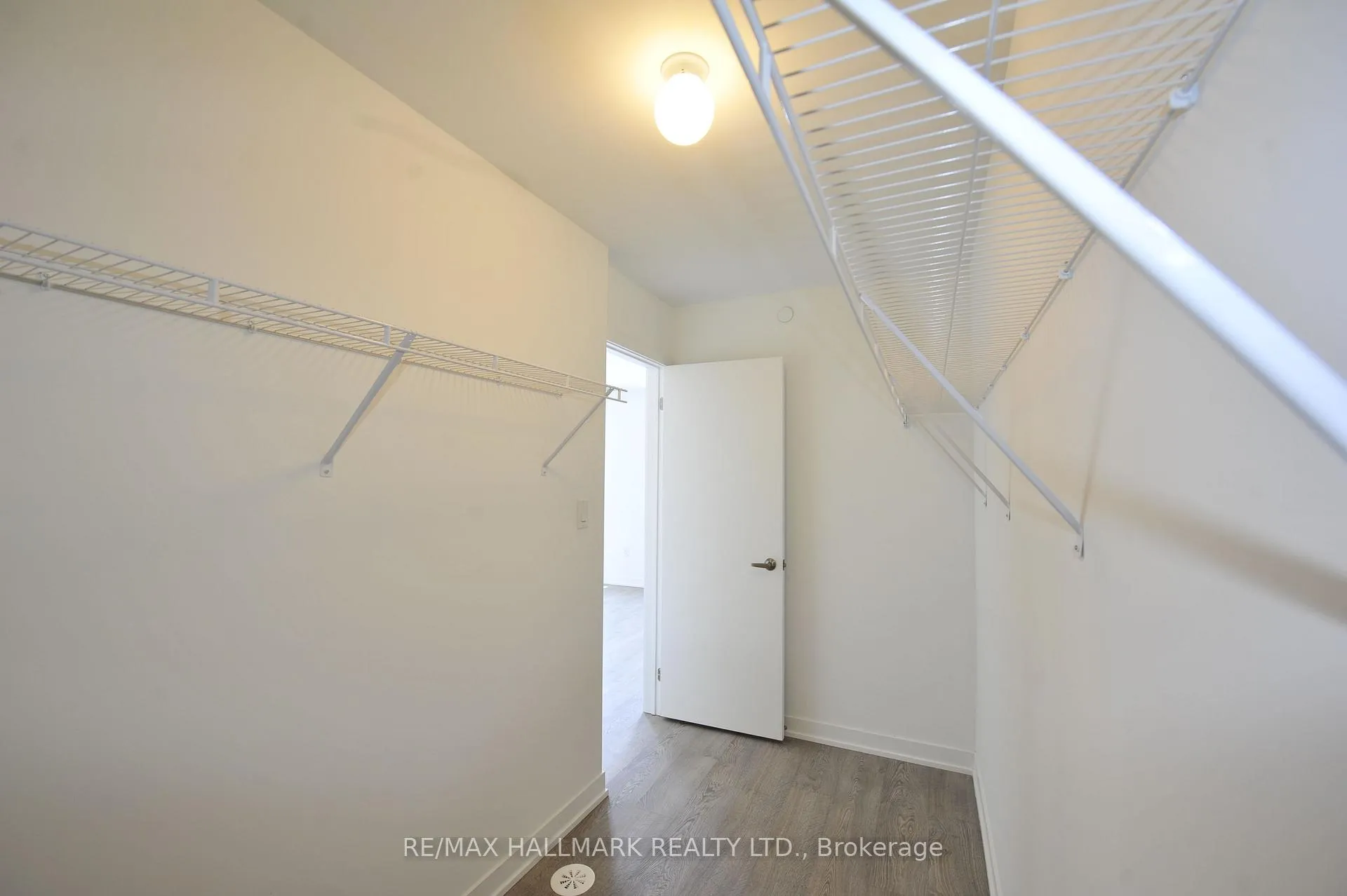 Photo 13 of 56 Turtle Island Road, Toronto, Englemount-Lawrence — HOMEH