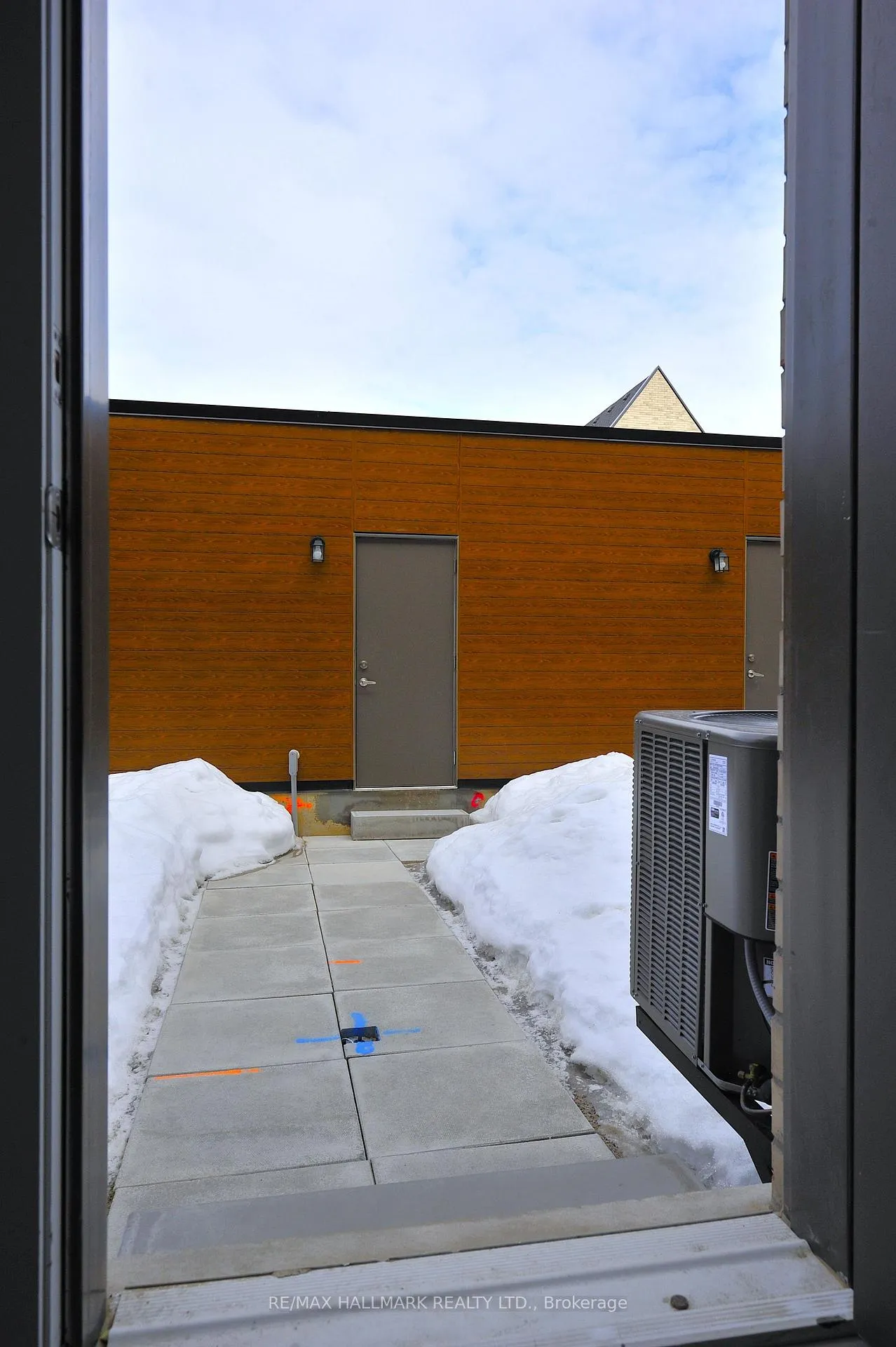 Photo 15 of 56 Turtle Island Road, Toronto, Englemount-Lawrence — HOMEH