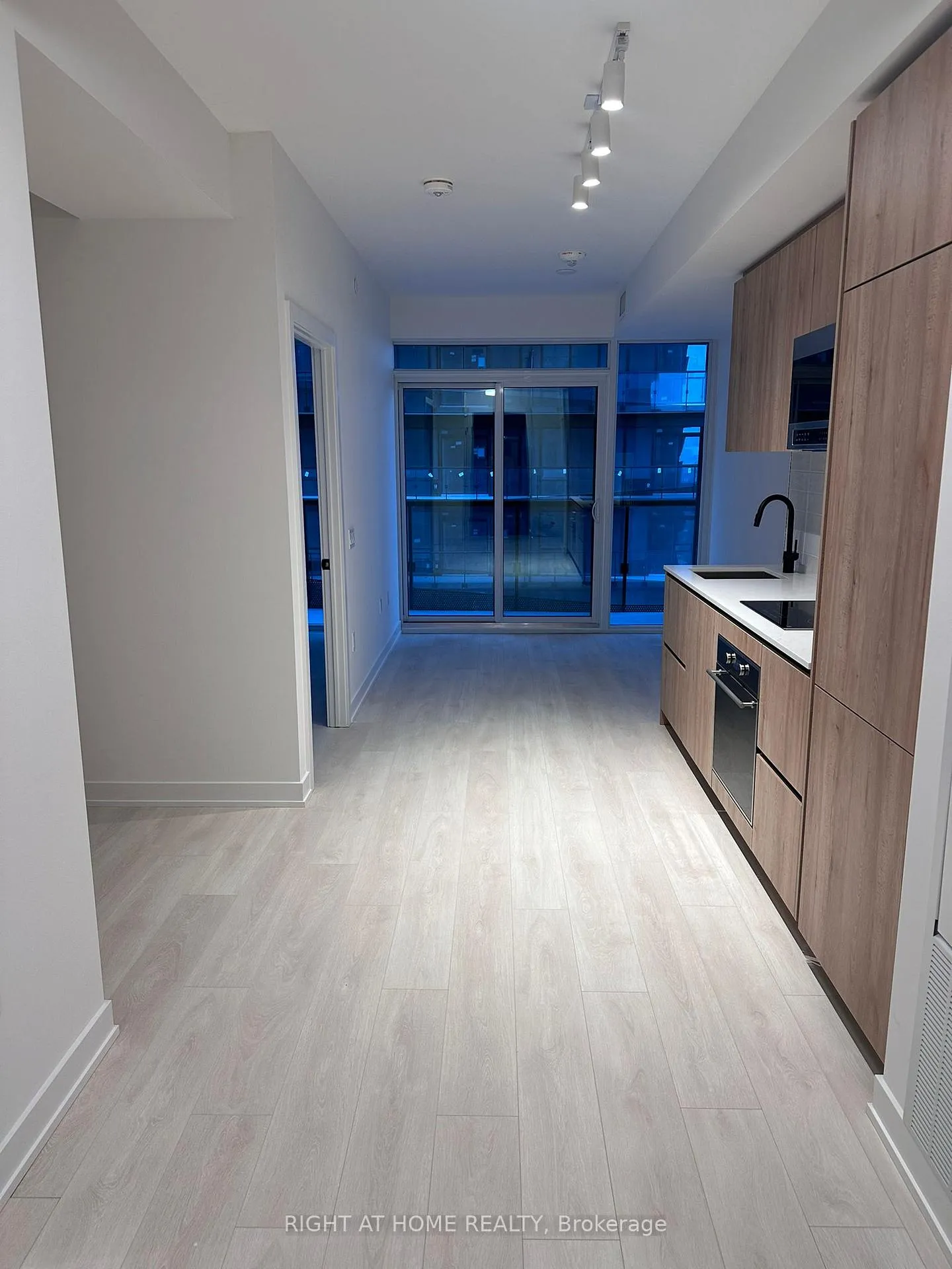 Photo 4 of Unit 2908, 127 Broadway Avenue, Toronto, Mount Pleasant West — HOMEH