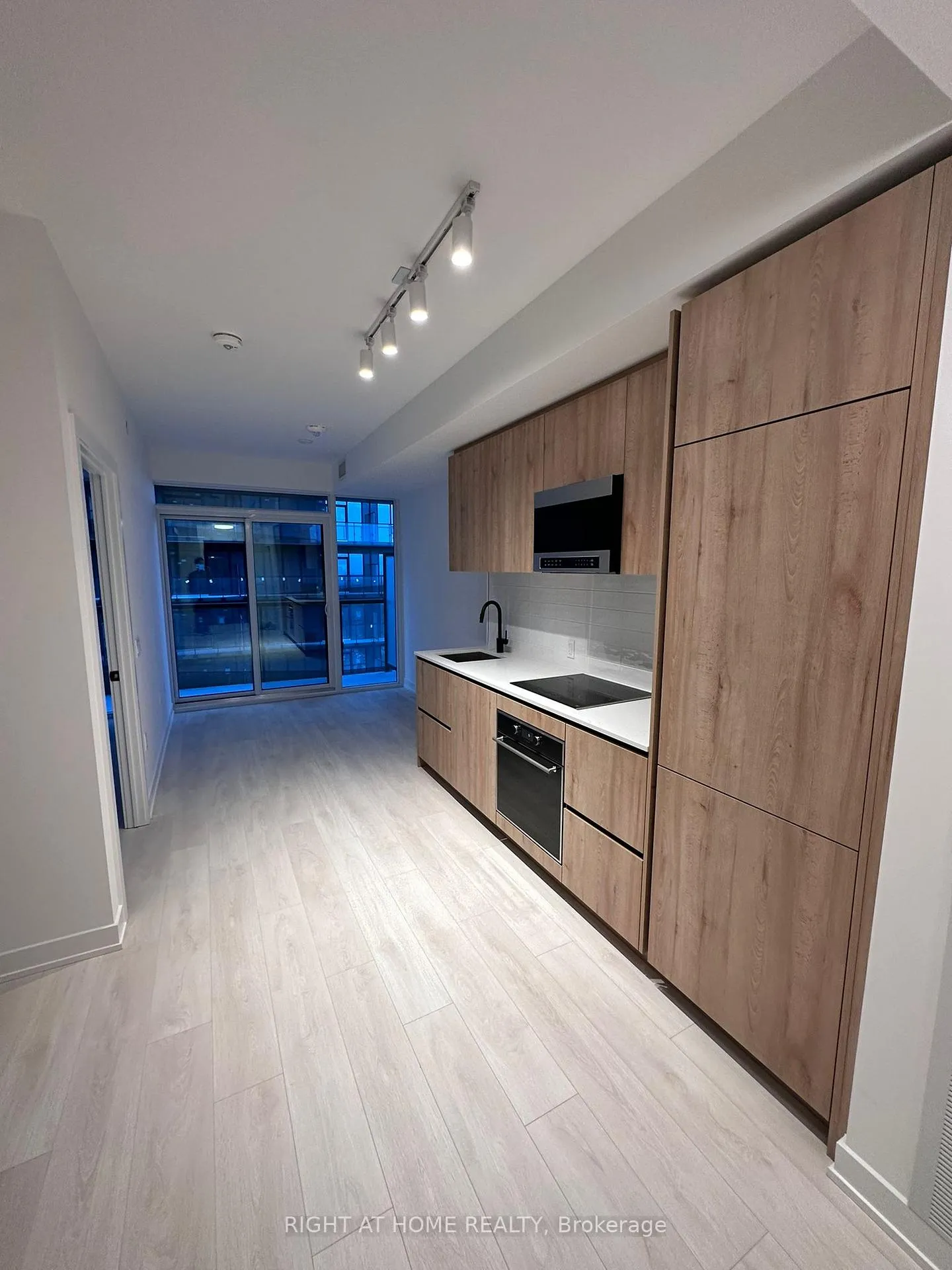 Photo 6 of Unit 2908, 127 Broadway Avenue, Toronto, Mount Pleasant West — HOMEH