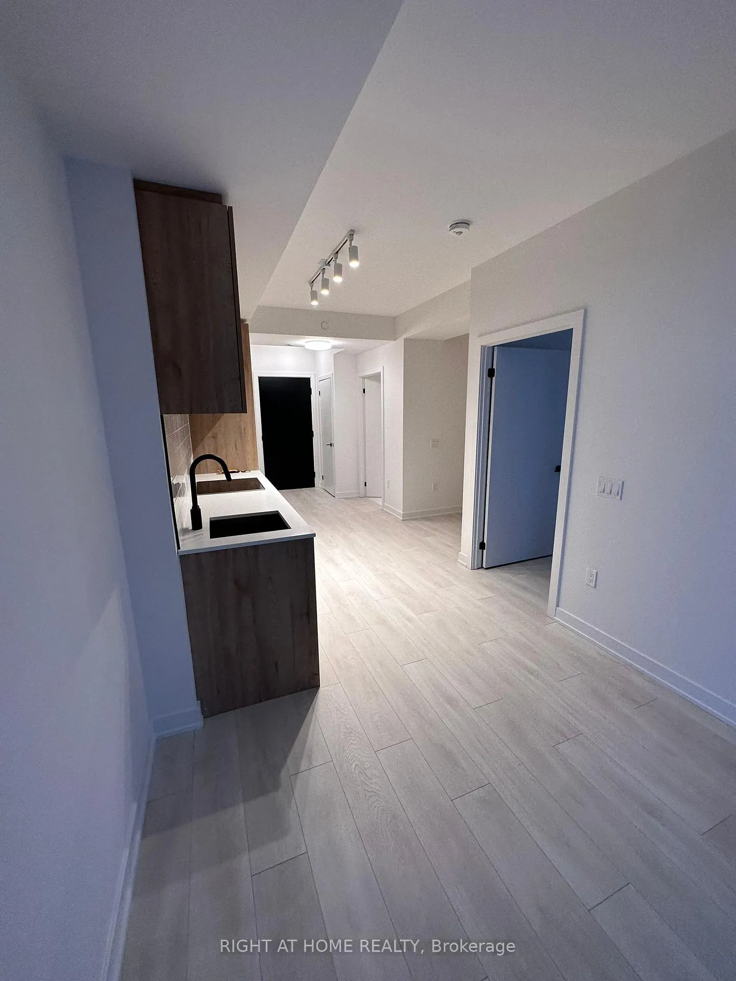 Photo 7 of Unit 2908, 127 Broadway Avenue, Toronto, Mount Pleasant West — HOMEH