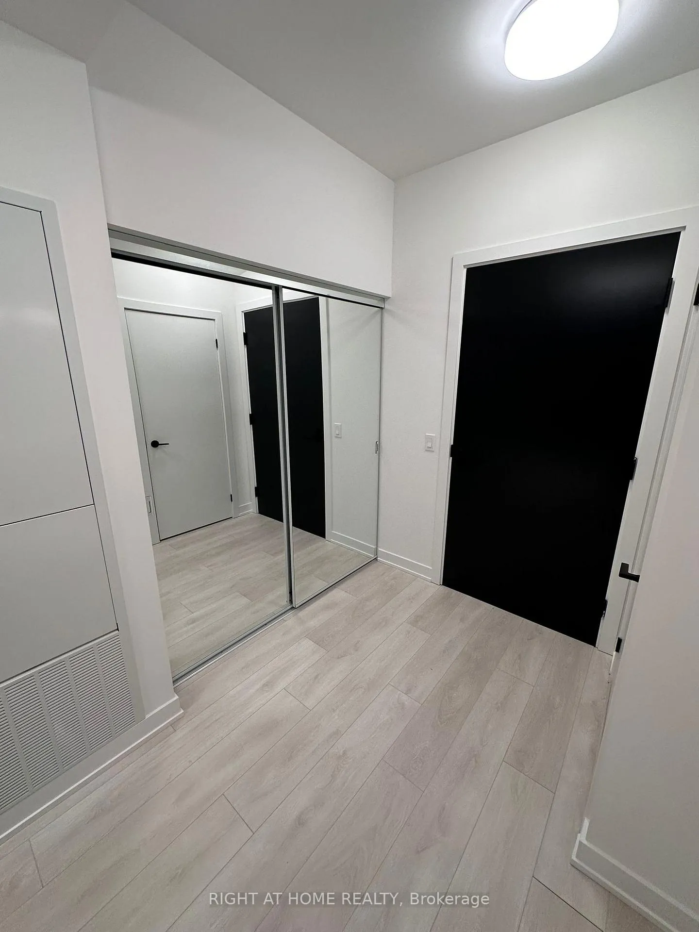 Photo 10 of Unit 2908, 127 Broadway Avenue, Toronto, Mount Pleasant West — HOMEH