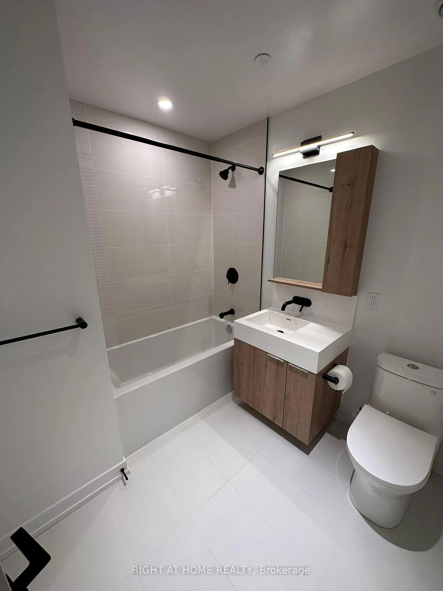 Photo 14 of Unit 2908, 127 Broadway Avenue, Toronto, Mount Pleasant West — HOMEH