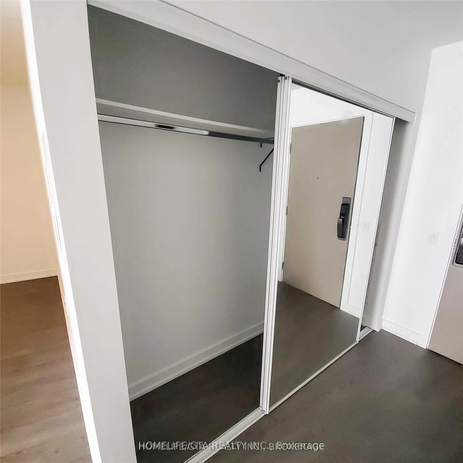 Photo 2 of Unit 1907, 10 York Street, Toronto, Waterfront Communities — HOMEH