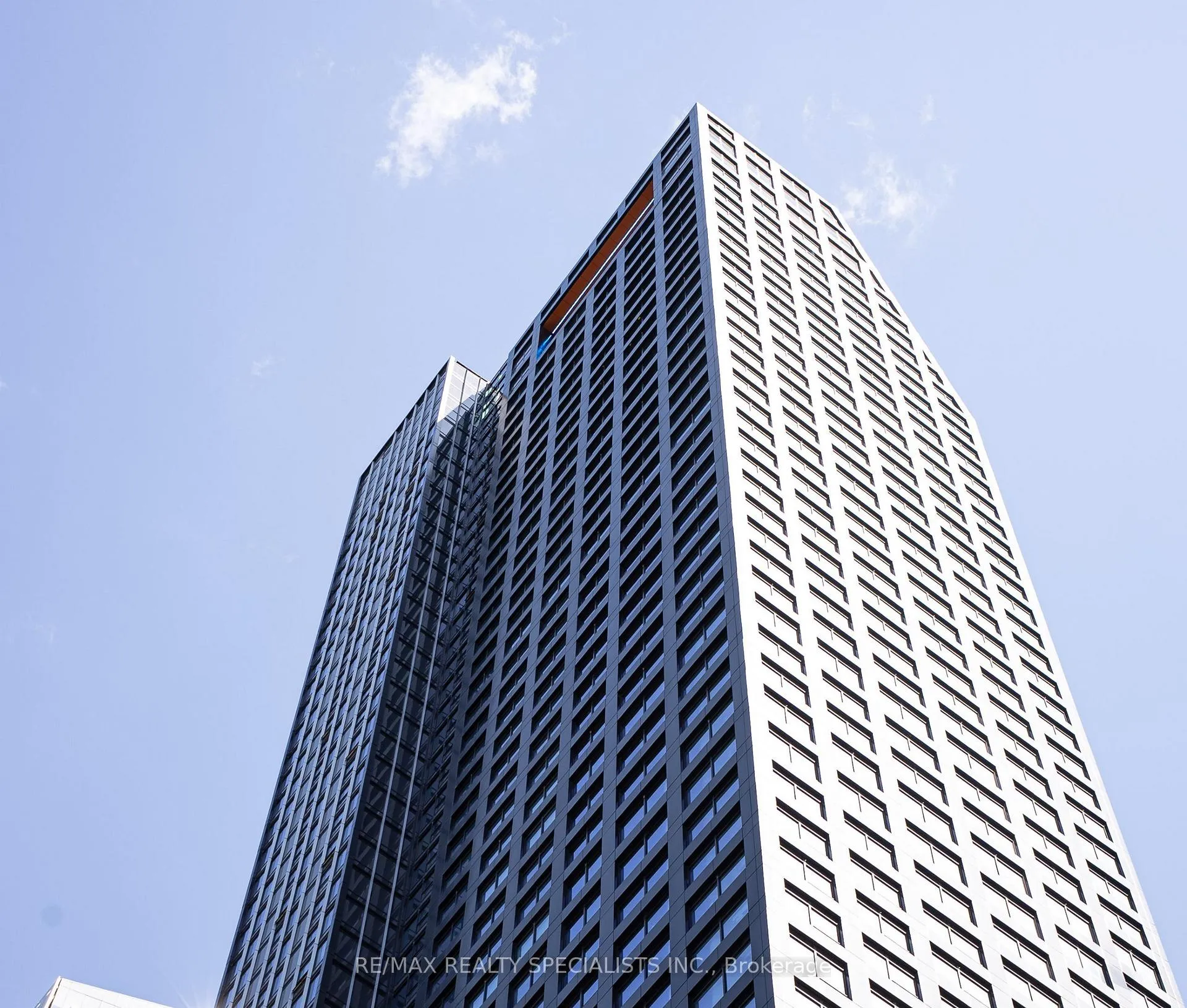 Front of Unit 2109, 8 Wellesley Street W