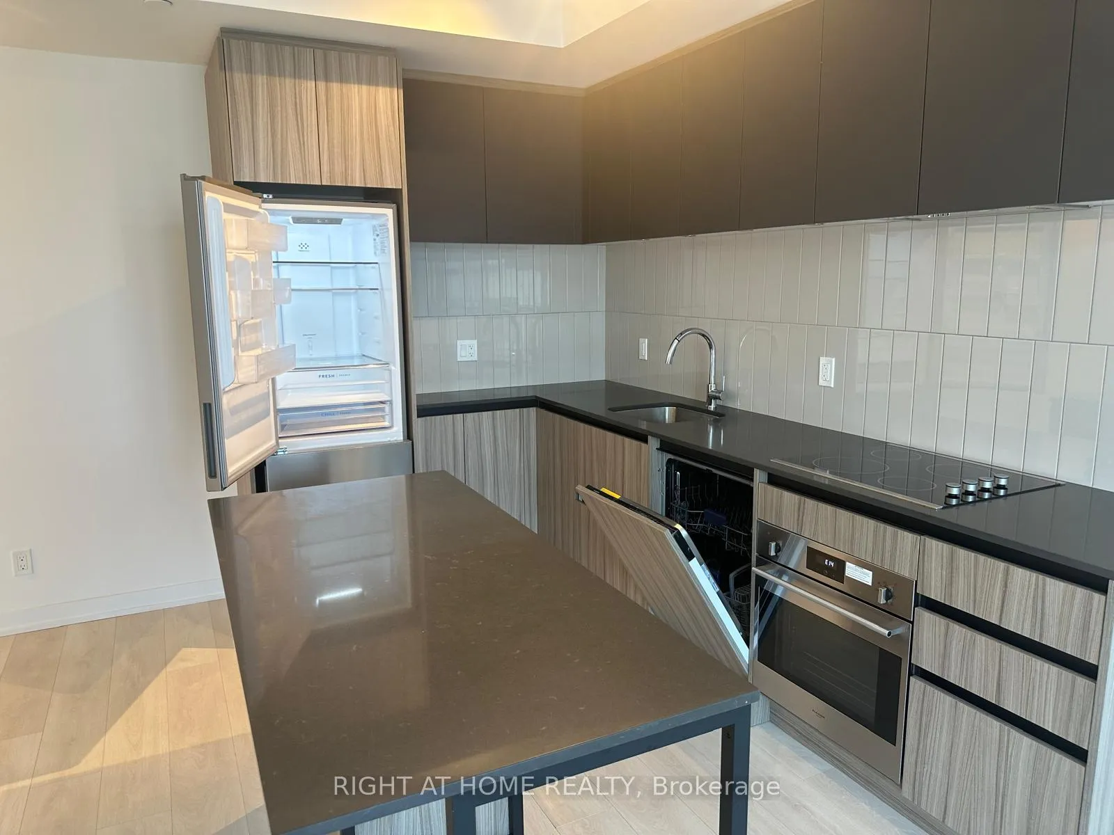Photo 6 of Unit 1301, 7950 Bathurst Street, Vaughan, Beverley Glen — HOMEH