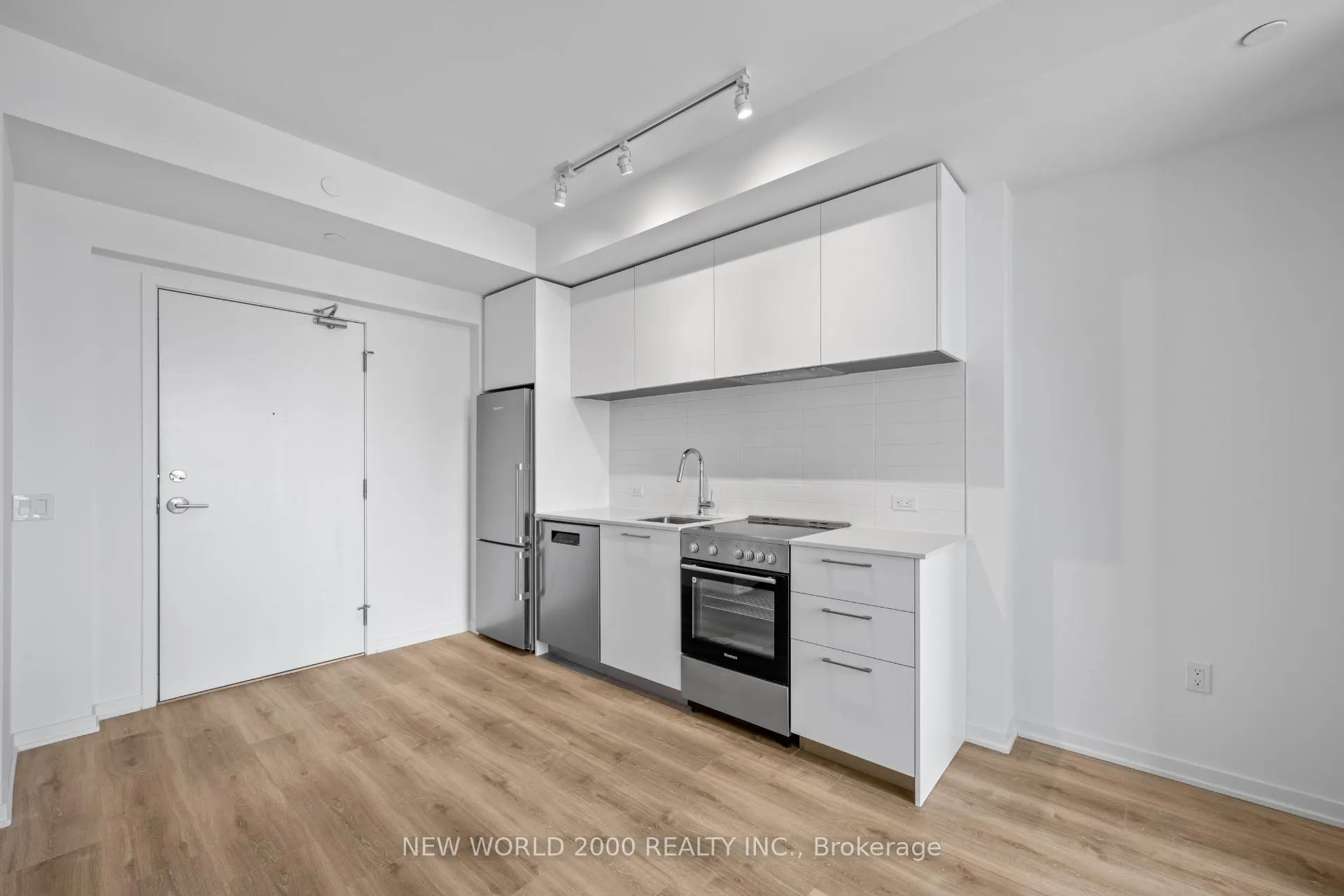 Photo 5 of Unit 3413, 101 Roehampton Avenue, Toronto, Mount Pleasant West — HOMEH