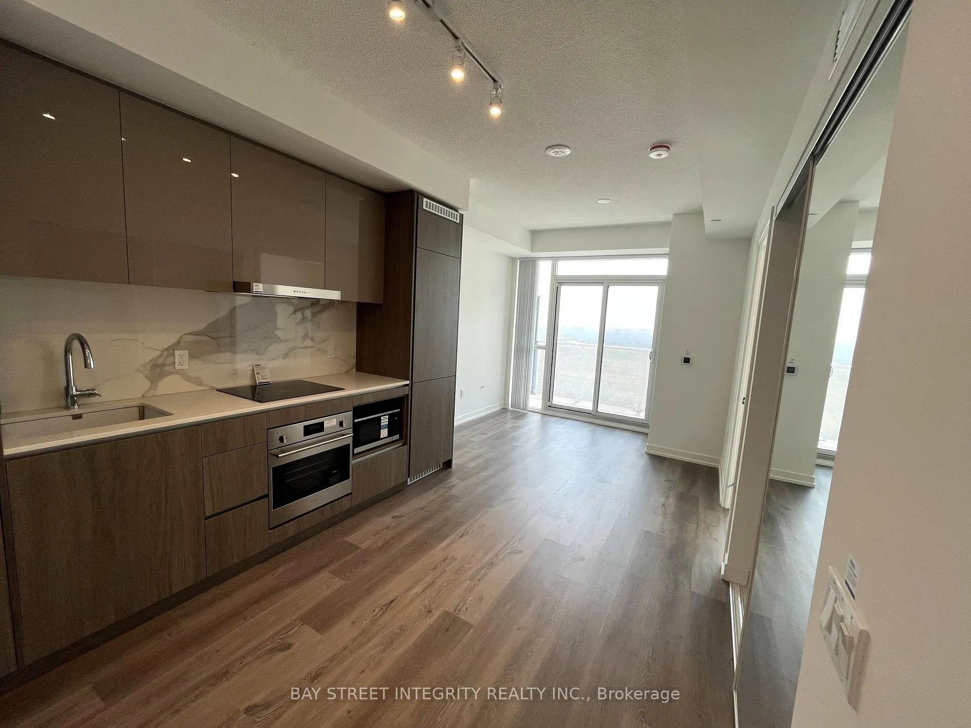 Photo 4 of Unit 3811, 28 Interchange Way, Vaughan, Vaughan Corporate Centre — HOMEH