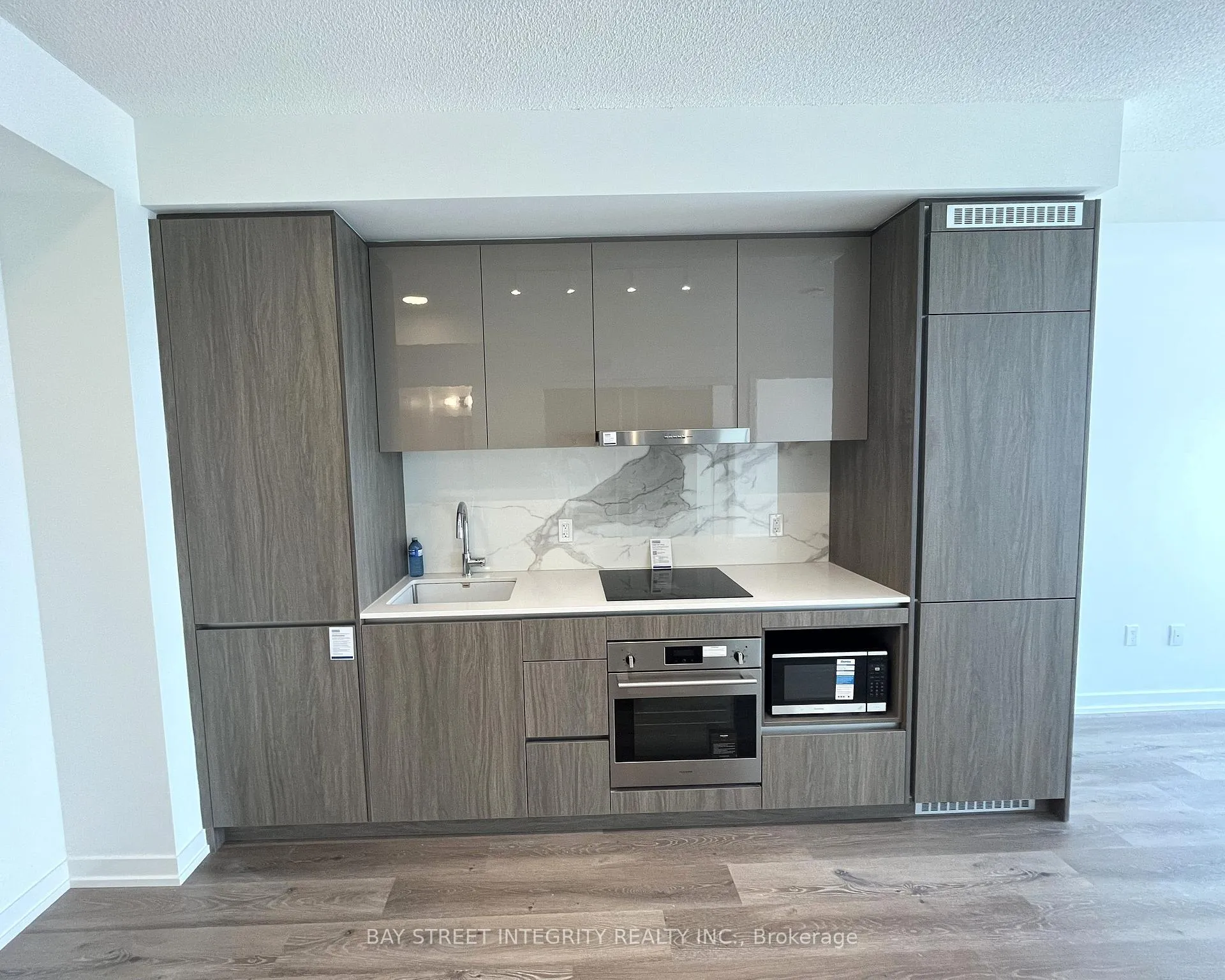 Photo 5 of Unit 3811, 28 Interchange Way, Vaughan, Vaughan Corporate Centre — HOMEH