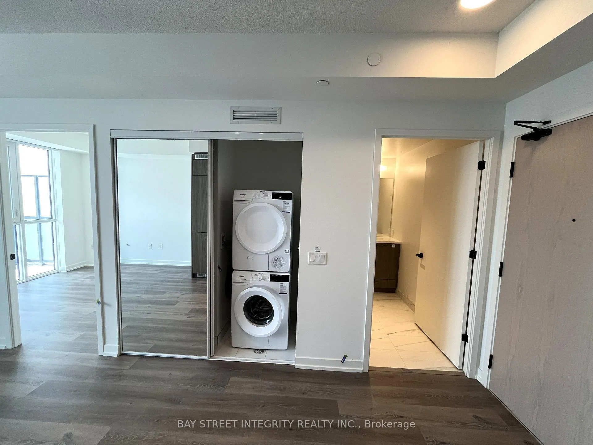 Photo 7 of Unit 3811, 28 Interchange Way, Vaughan, Vaughan Corporate Centre — HOMEH