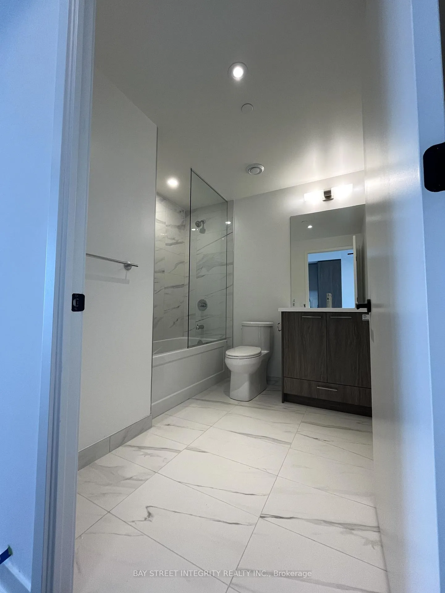 Photo 11 of Unit 3811, 28 Interchange Way, Vaughan, Vaughan Corporate Centre — HOMEH