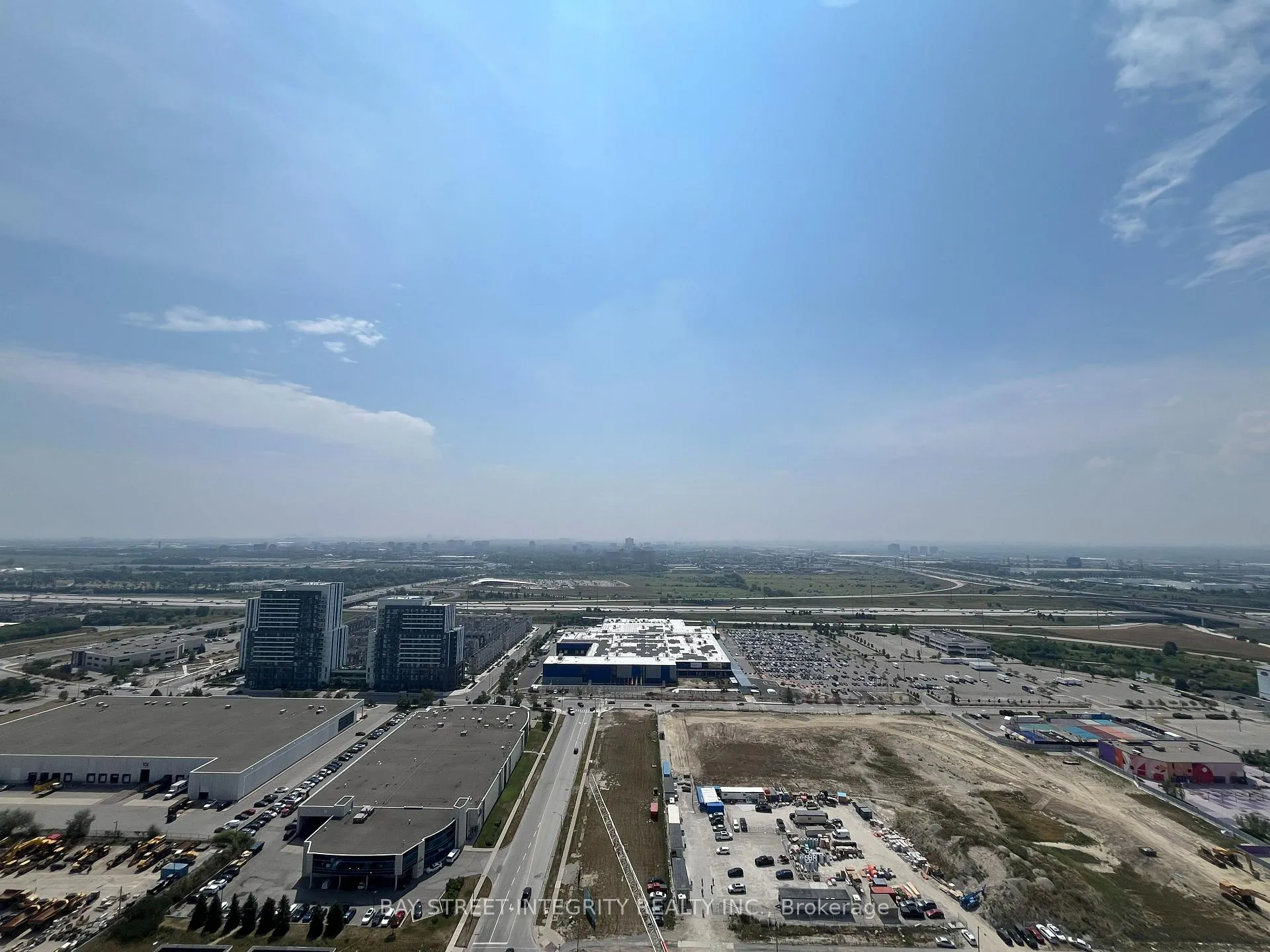 Photo 13 of Unit 3811, 28 Interchange Way, Vaughan, Vaughan Corporate Centre — HOMEH