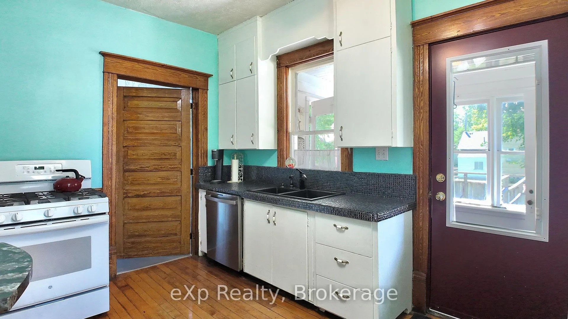 Photo 9 of 21 William Street N, Minto — HOMEH