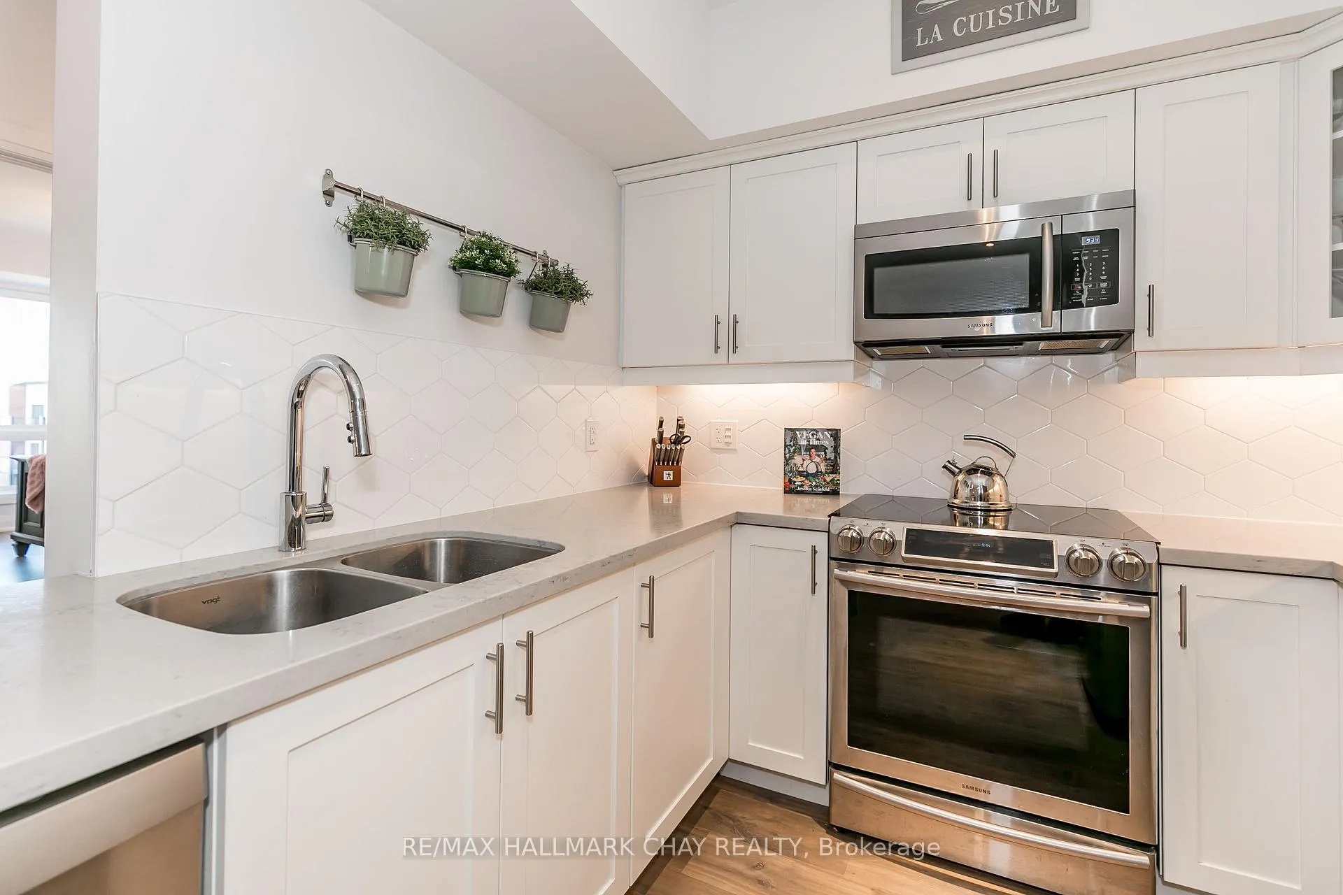 Photo 6 of Unit 607, 304 Essa Road, Barrie, Ardagh — HOMEH