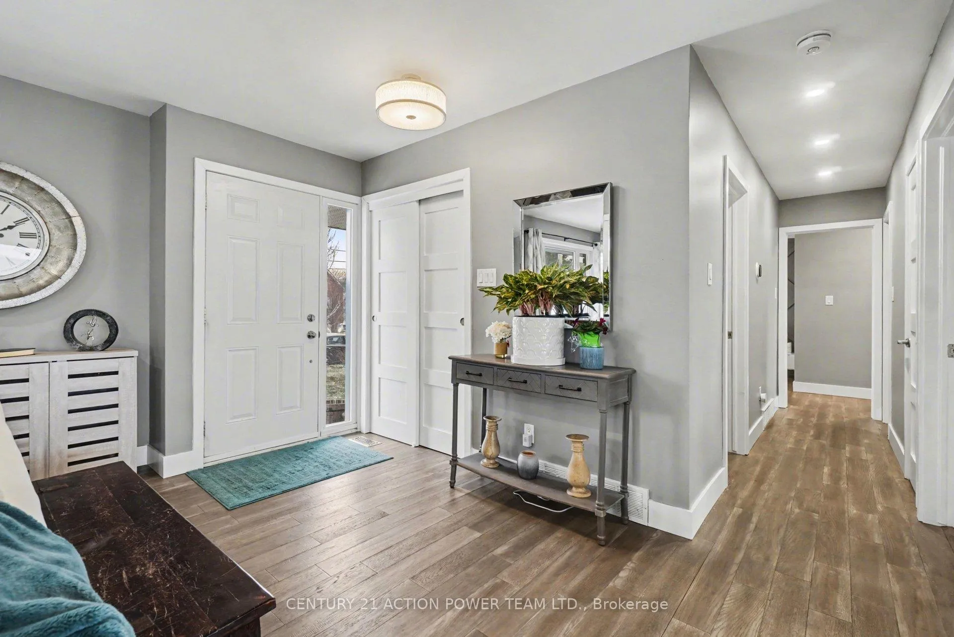 Photo 3 of Unit A, 1149 Parisien Street, Ottawa, Cyrville Rd./Industrial Park — HOMEH