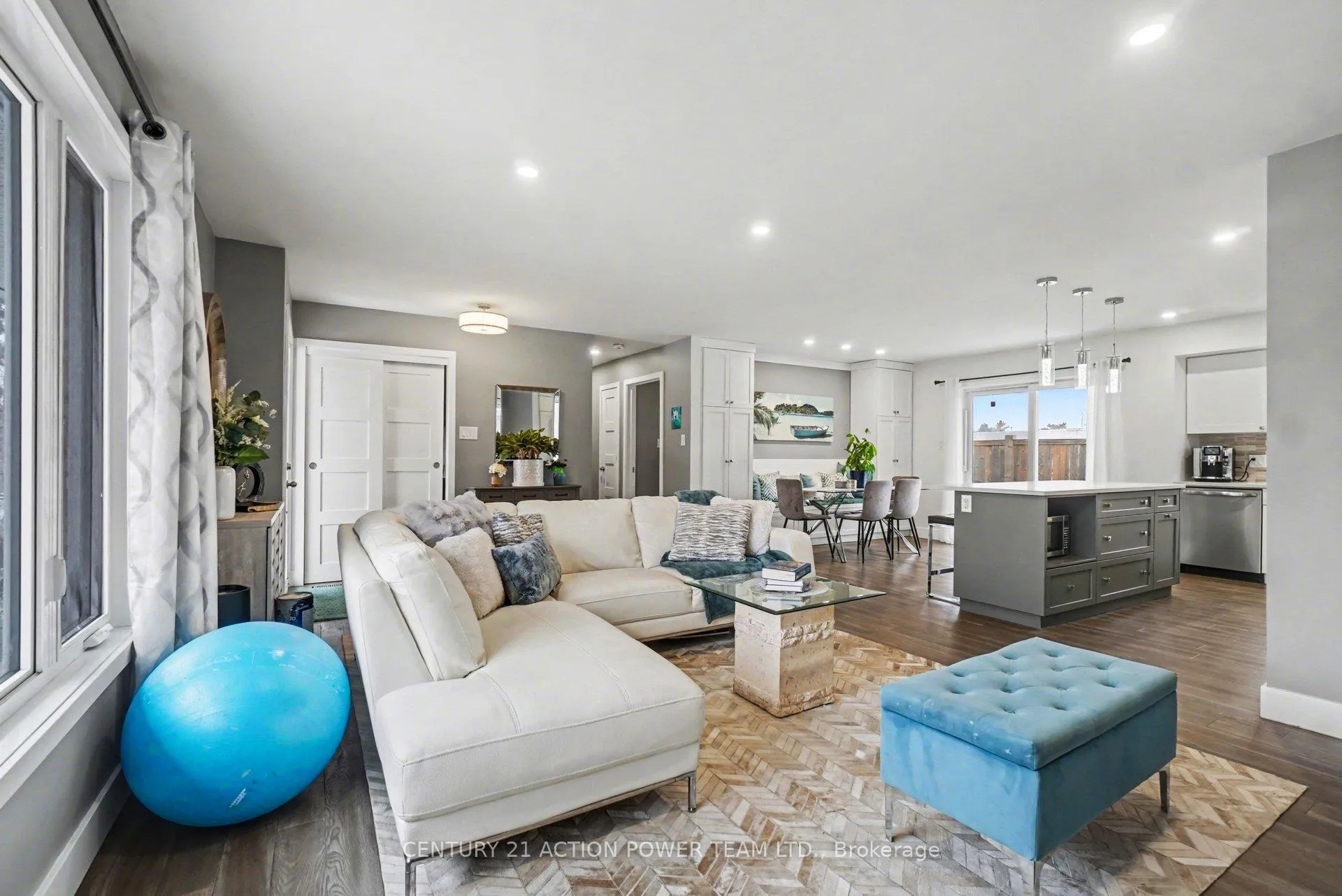 Photo 4 of Unit A, 1149 Parisien Street, Ottawa, Cyrville Rd./Industrial Park — HOMEH
