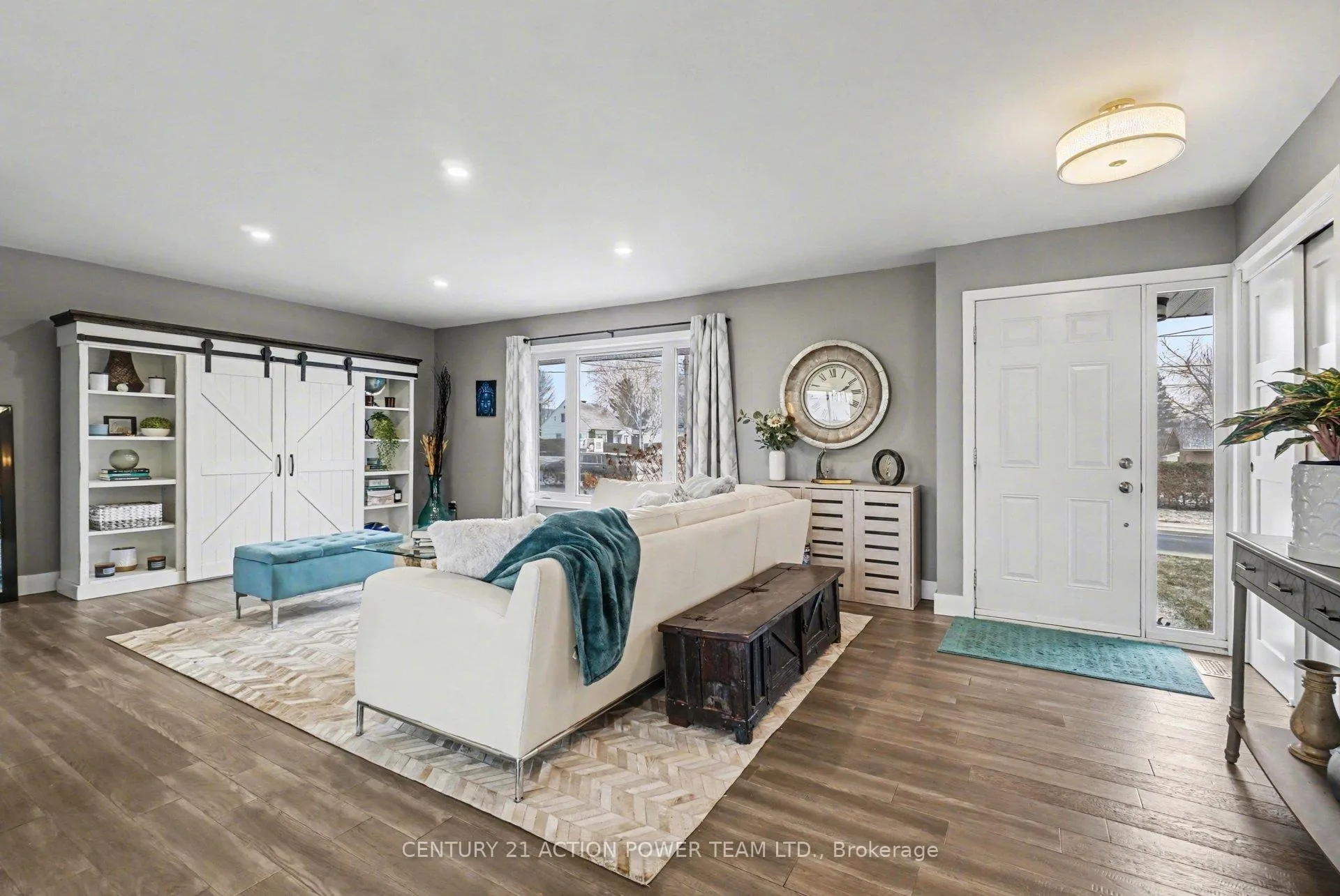 Photo 5 of Unit A, 1149 Parisien Street, Ottawa, Cyrville Rd./Industrial Park — HOMEH