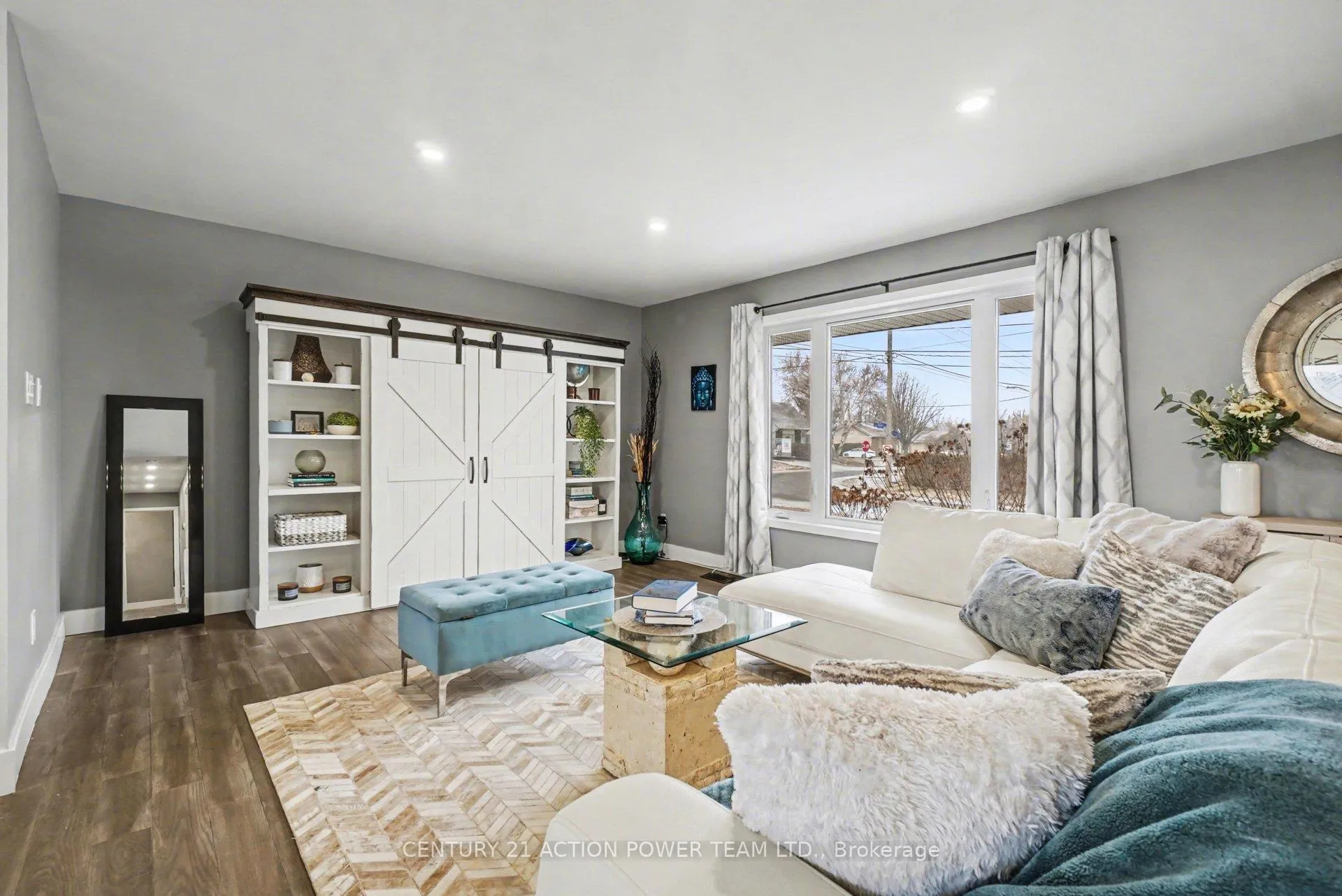Photo 6 of Unit A, 1149 Parisien Street, Ottawa, Cyrville Rd./Industrial Park — HOMEH