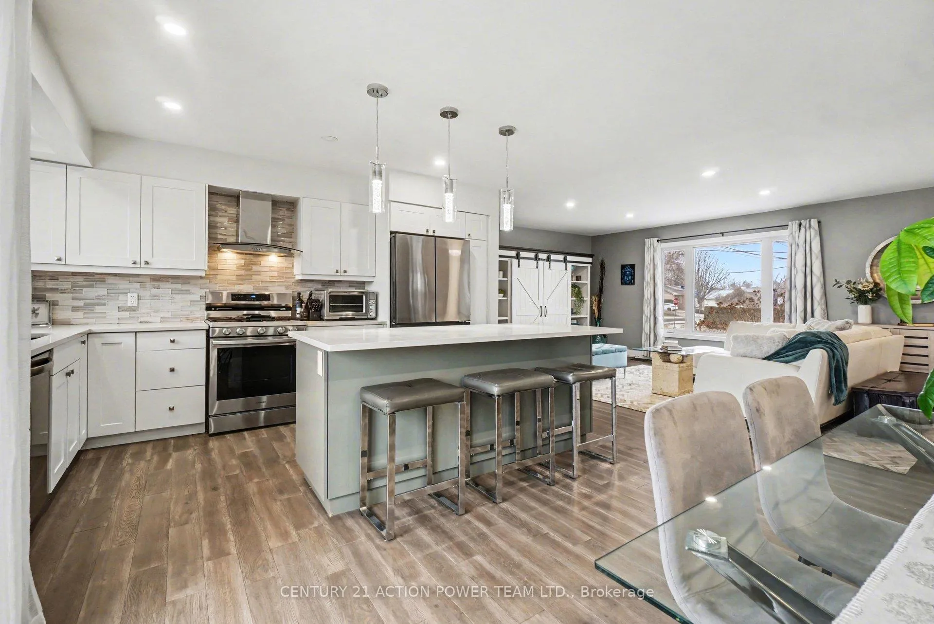 Photo 12 of Unit A, 1149 Parisien Street, Ottawa, Cyrville Rd./Industrial Park — HOMEH