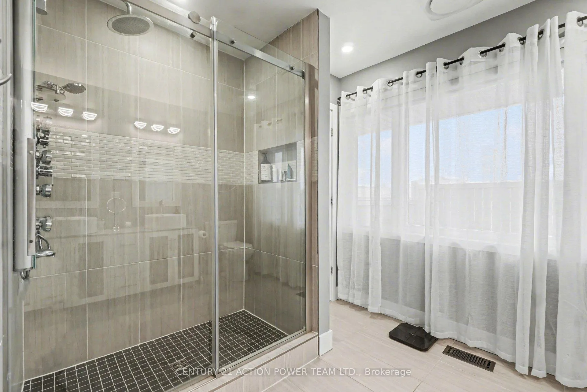 Photo 24 of Unit A, 1149 Parisien Street, Ottawa, Cyrville Rd./Industrial Park — HOMEH