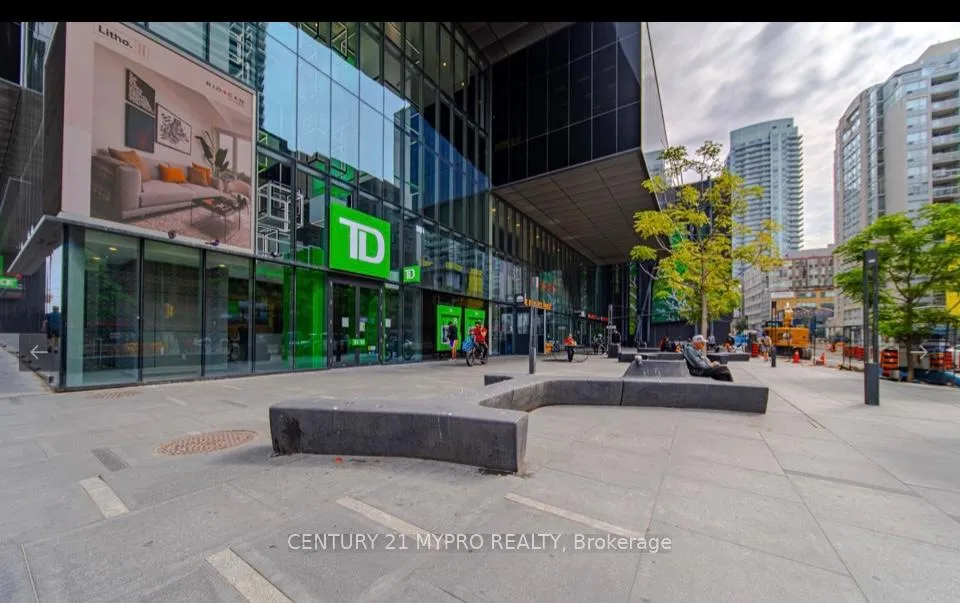 Photo 3 of Unit 4701, 8 Eglinton Avenue, Toronto, Mount Pleasant West — HOMEH
