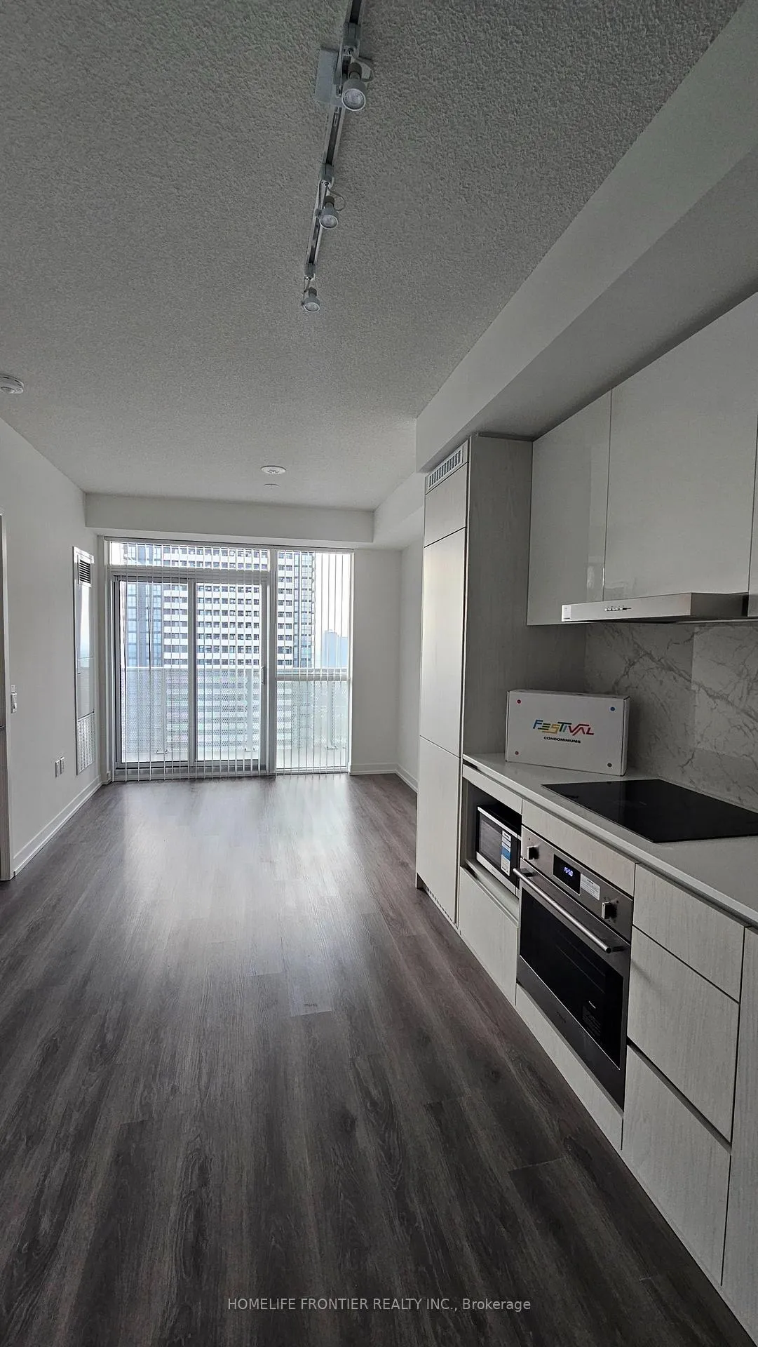 Photo 1 of Unit 3201, 28 Interchange Way, Vaughan, Vaughan Corporate Centre — HOMEH