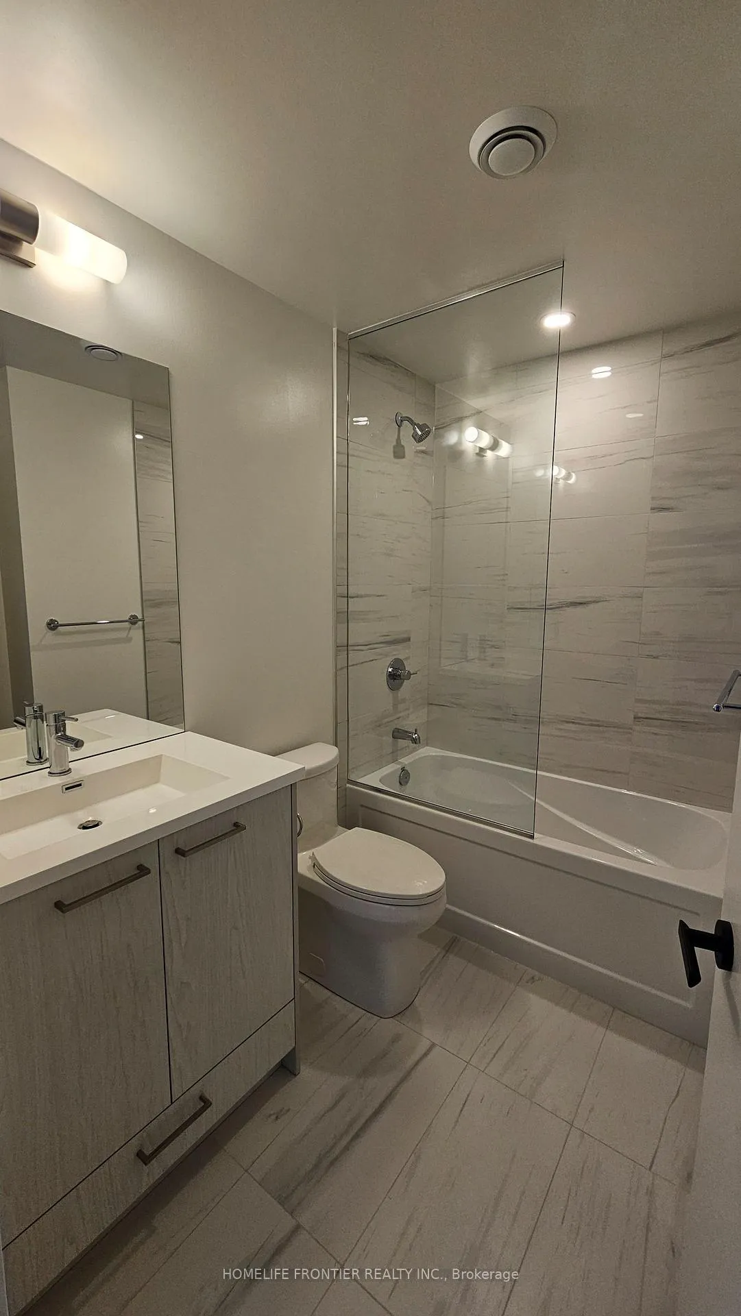 Photo 3 of Unit 3201, 28 Interchange Way, Vaughan, Vaughan Corporate Centre — HOMEH