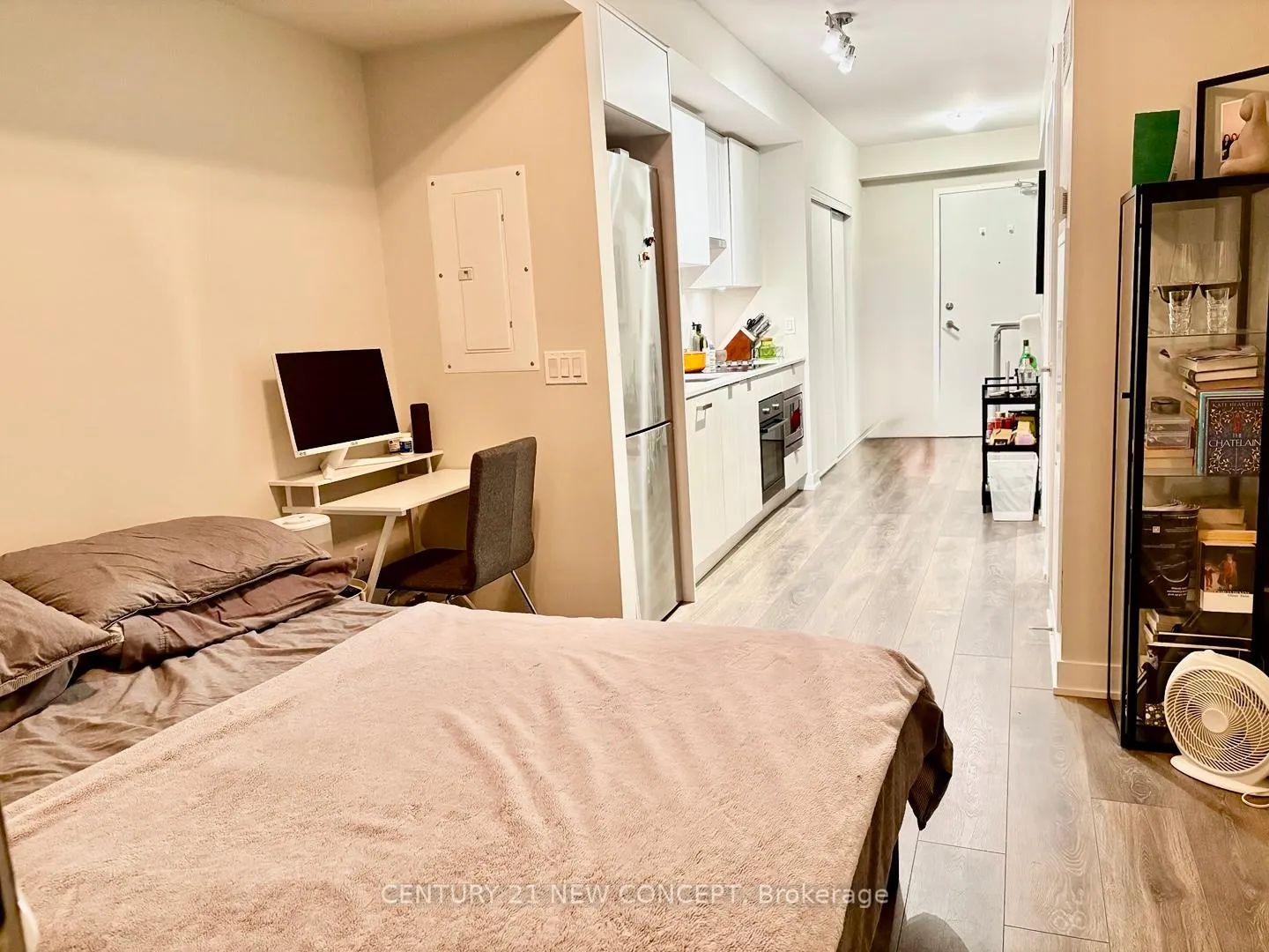 Photo 6 of Unit 907, 195 Redpath Avenue S, Toronto, Mount Pleasant West — HOMEH