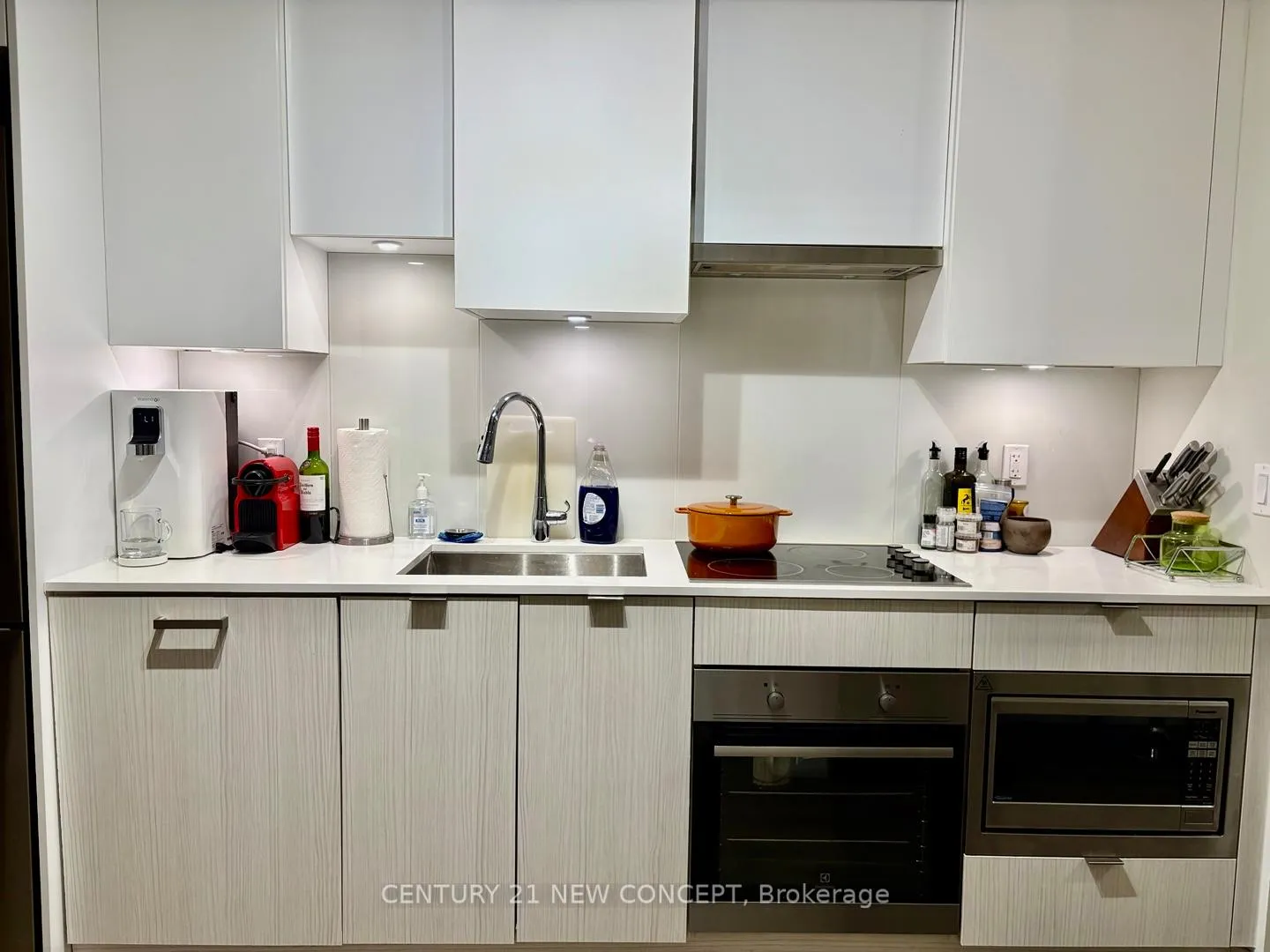 Photo 9 of Unit 907, 195 Redpath Avenue S, Toronto, Mount Pleasant West — HOMEH
