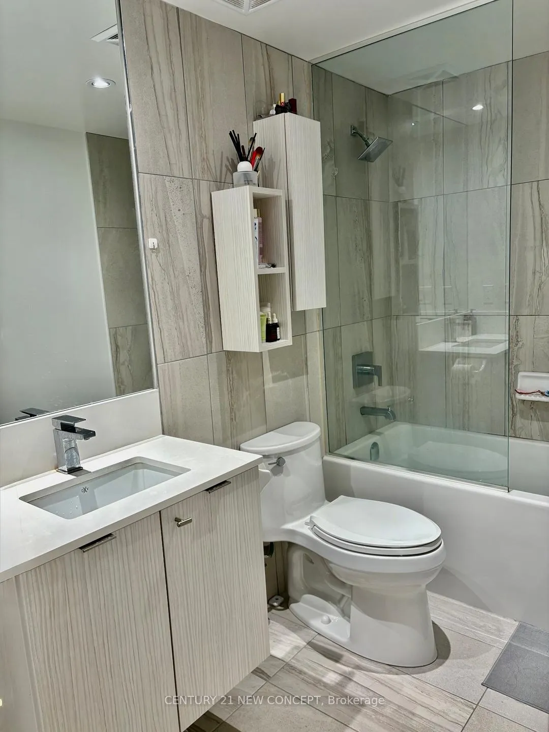 Photo 10 of Unit 907, 195 Redpath Avenue S, Toronto, Mount Pleasant West — HOMEH