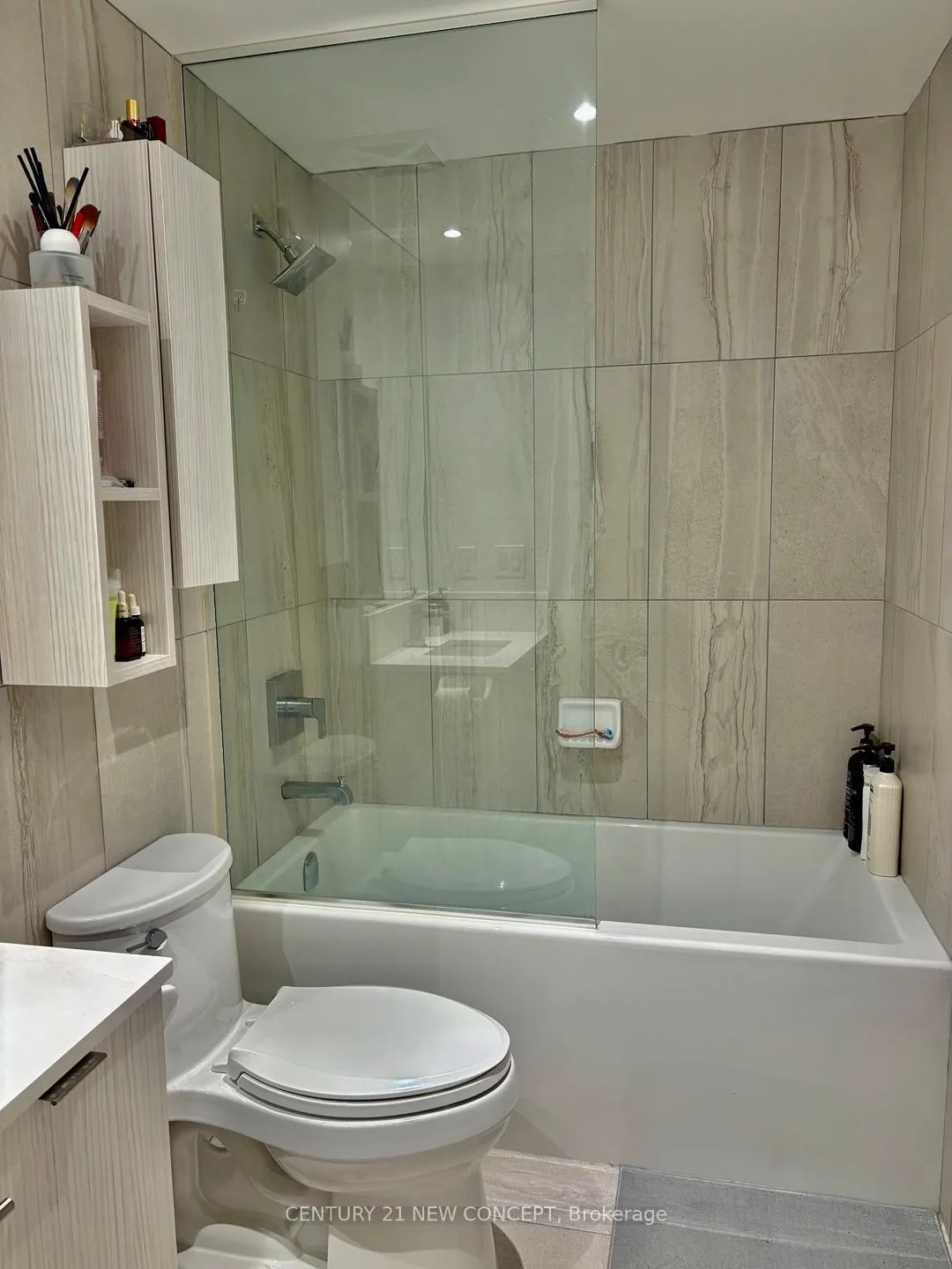Photo 11 of Unit 907, 195 Redpath Avenue S, Toronto, Mount Pleasant West — HOMEH