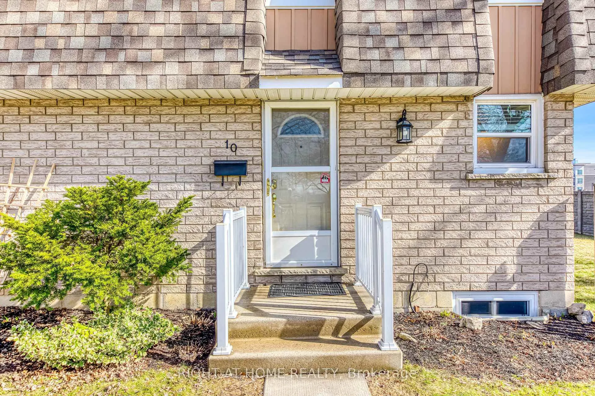 Front of Unit 10, 153 Limeridge Road W