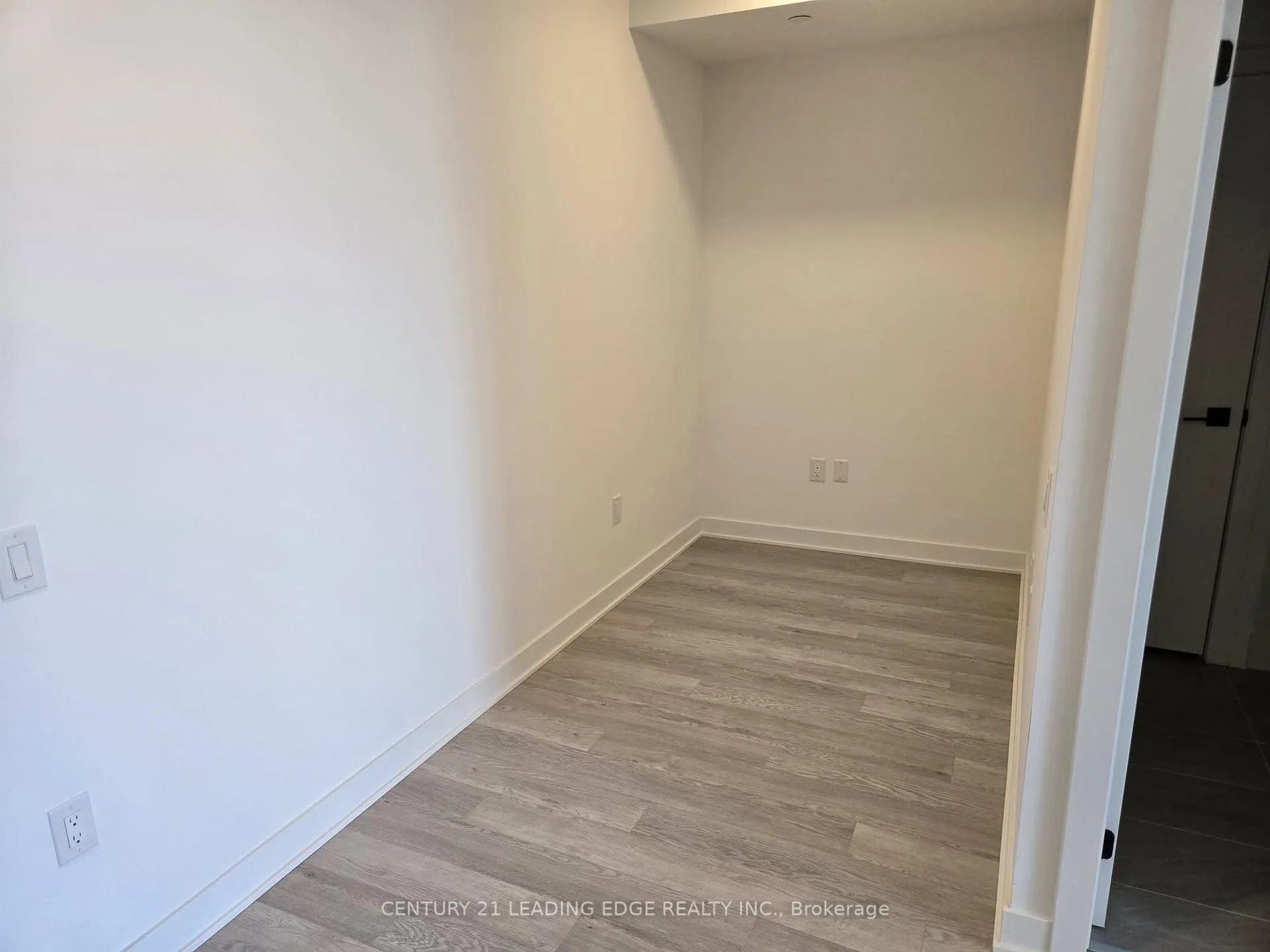 Photo 5 of Unit 211, 2782 Barton Street E, Hamilton, Riverdale — HOMEH