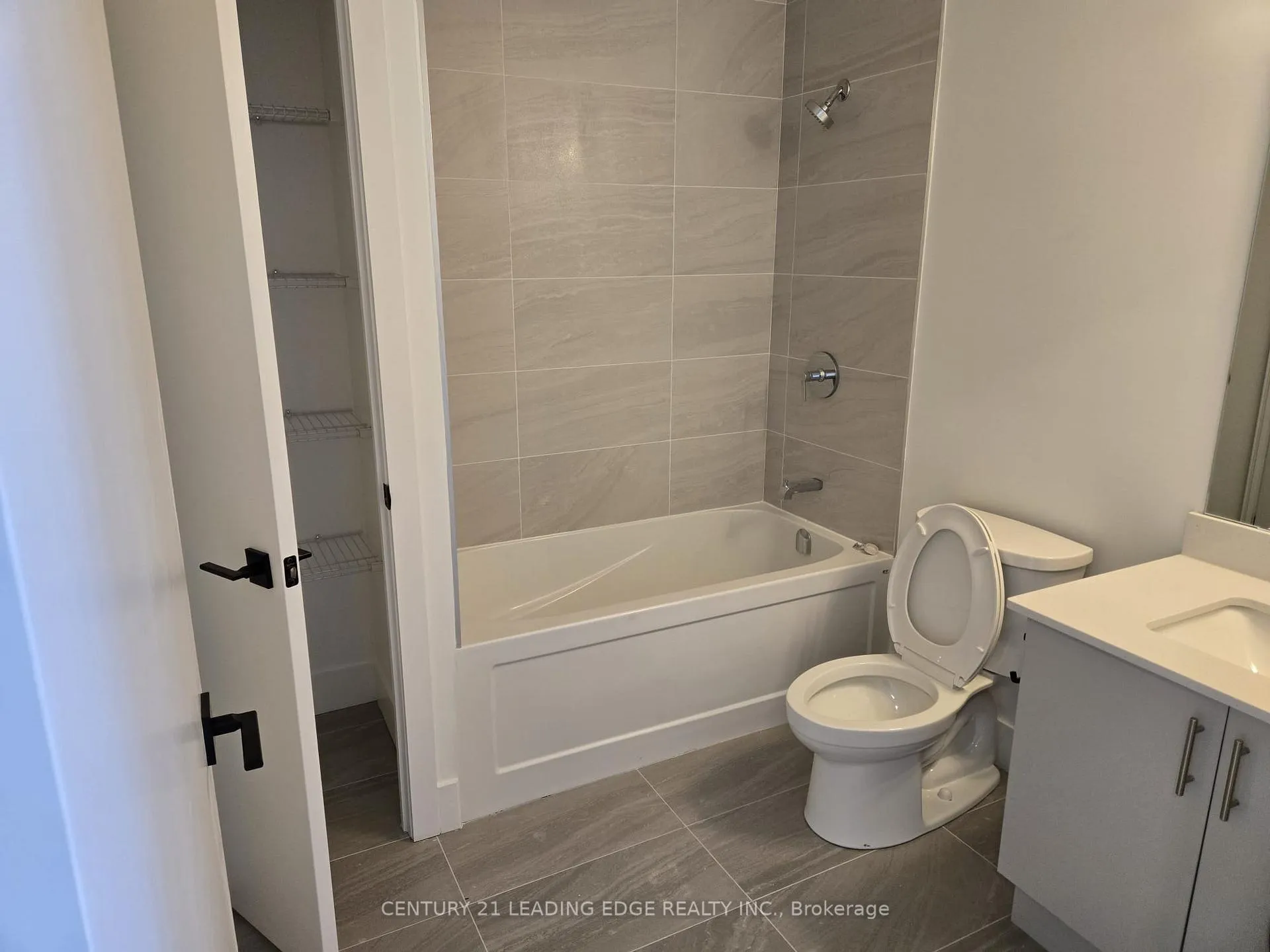Photo 15 of Unit 211, 2782 Barton Street E, Hamilton, Riverdale — HOMEH