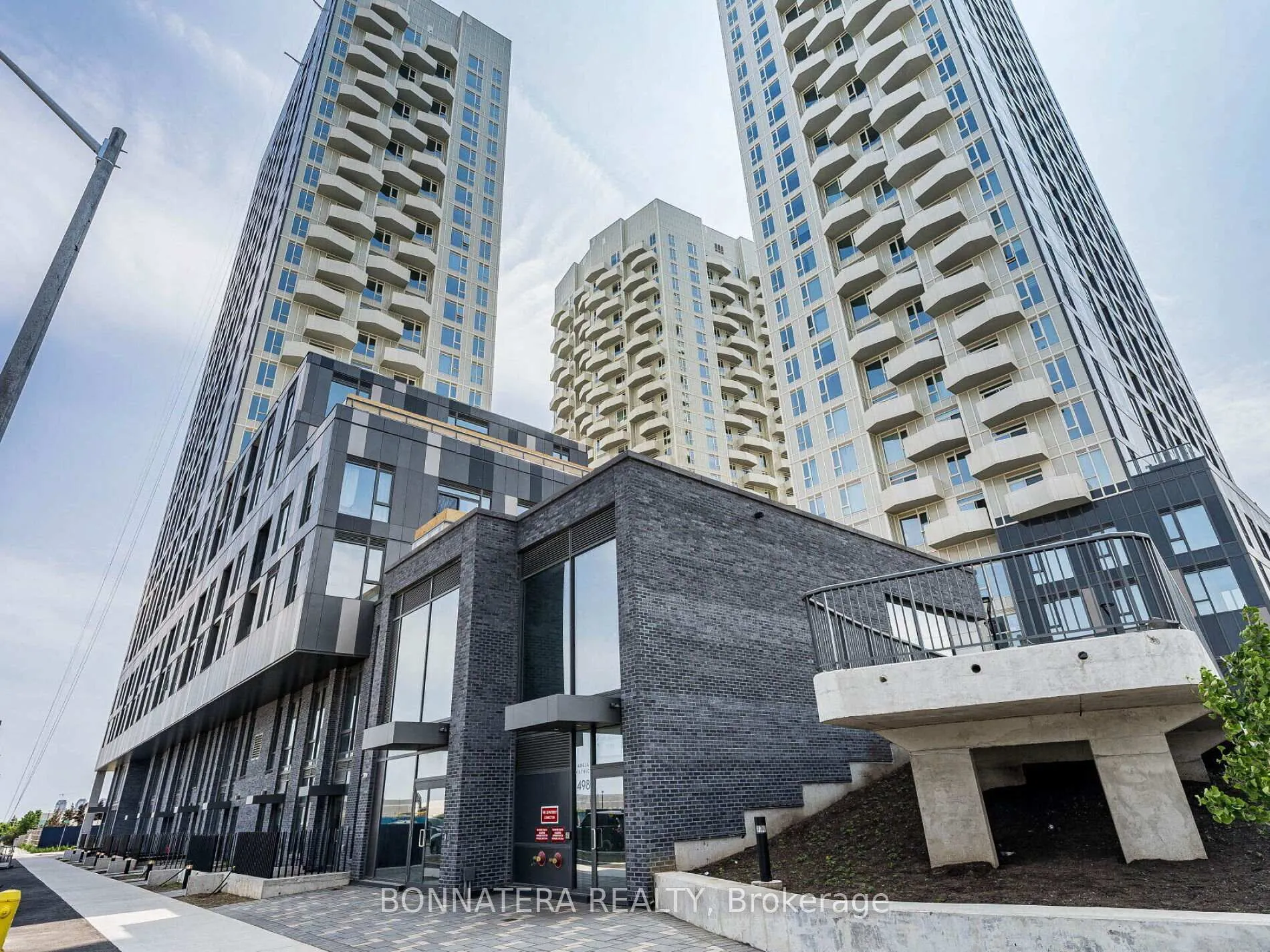 Photo 1 of Unit 2424, 498 Caldari Road, Vaughan, Concord — HOMEH