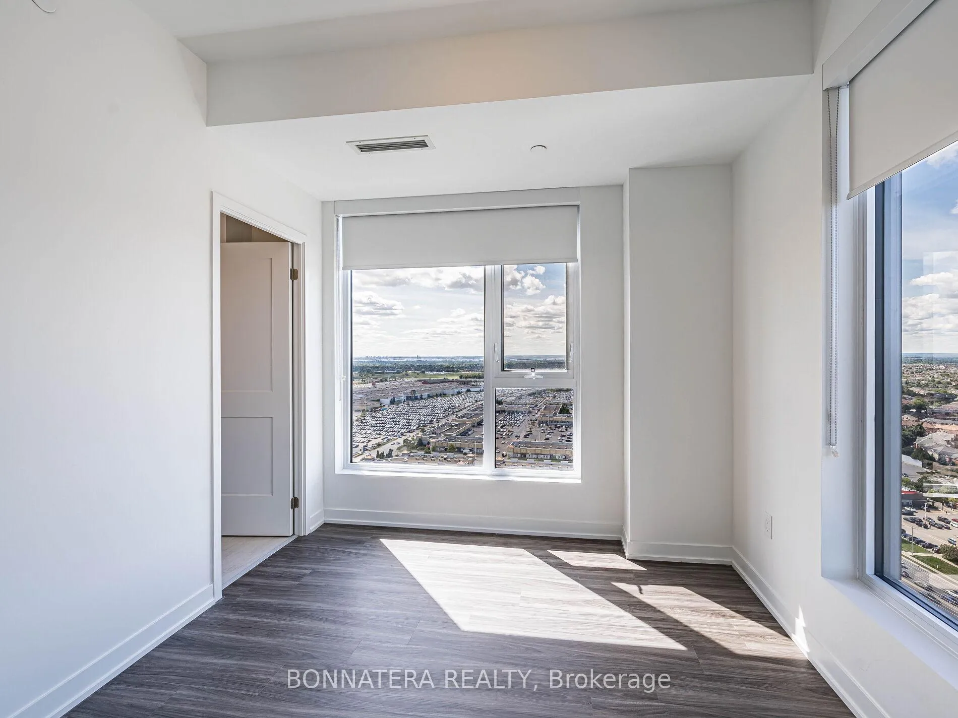 Photo 21 of Unit 2424, 498 Caldari Road, Vaughan, Concord — HOMEH