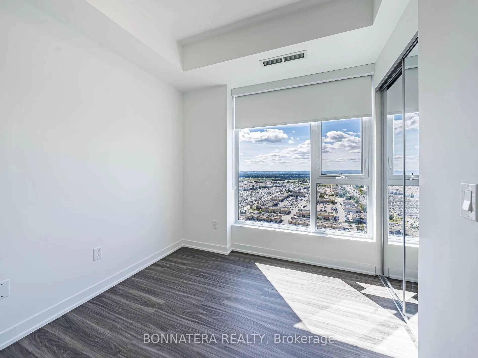 Photo 26 of Unit 2424, 498 Caldari Road, Vaughan, Concord — HOMEH