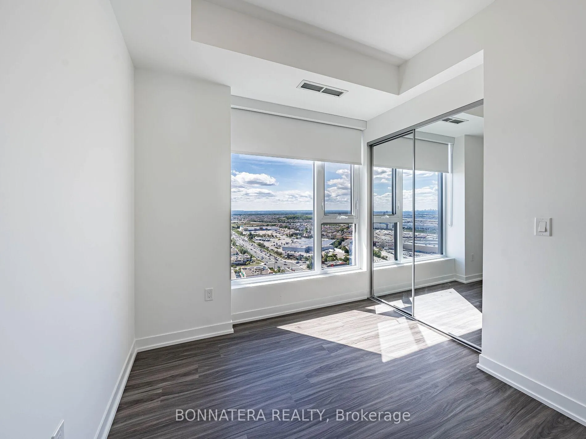 Photo 27 of Unit 2424, 498 Caldari Road, Vaughan, Concord — HOMEH
