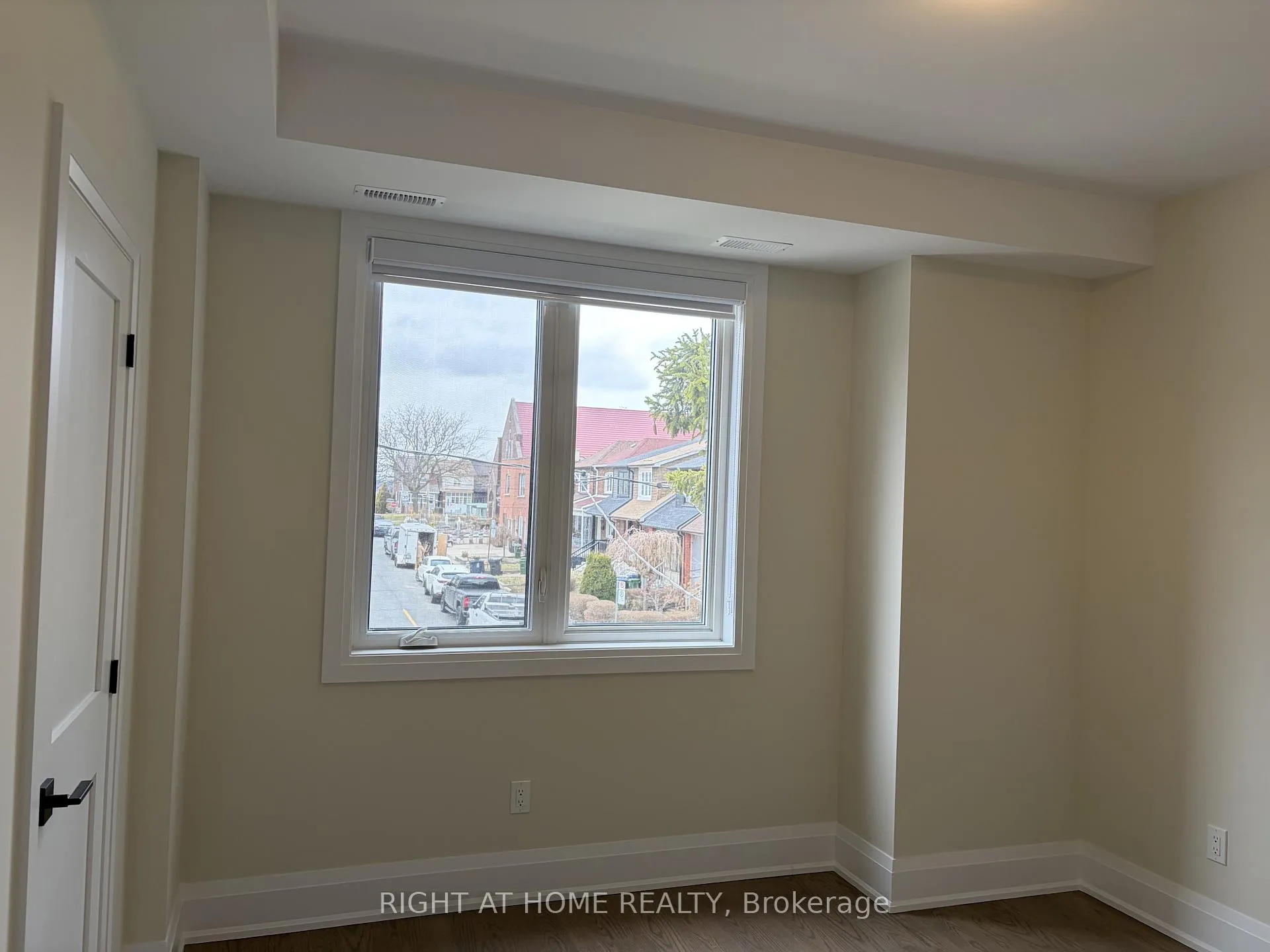 Photo 3 of Unit Apt 2, 225 Mcroberts Avenue, Toronto, Corso Italia-Davenport — HOMEH