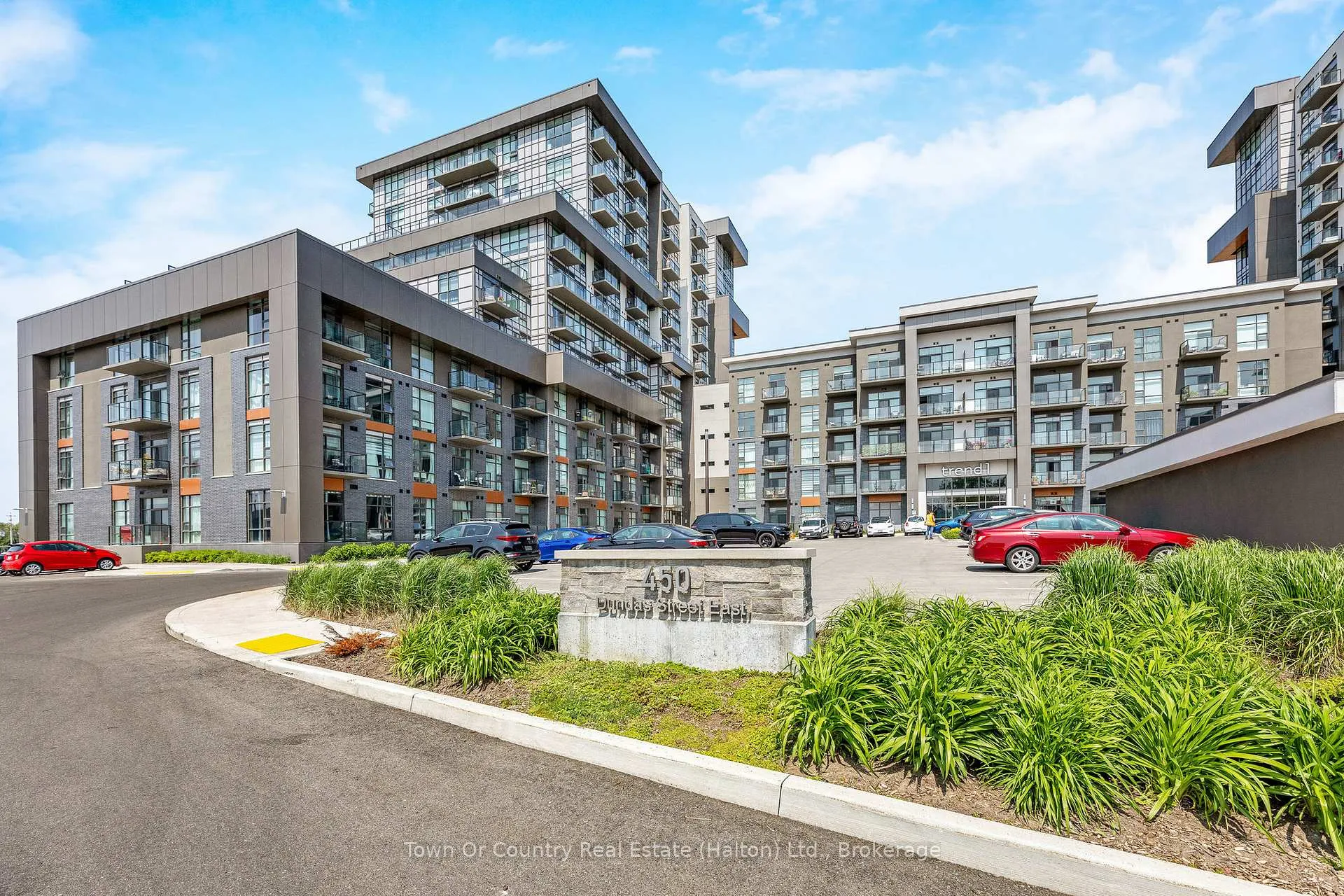 Front of Unit 1106, 450 Dundas Street E