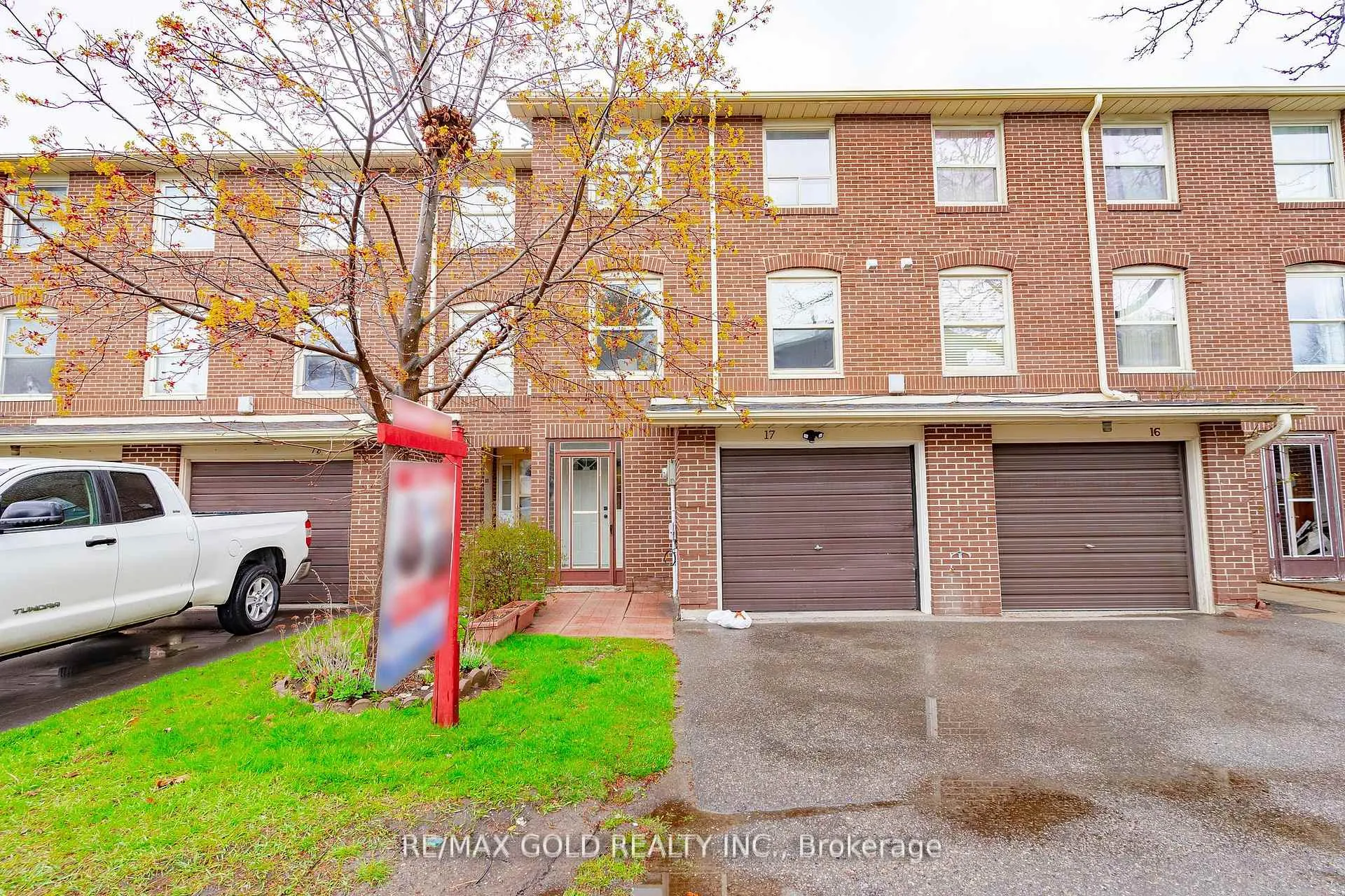 Front of 17 Eden Park Drive
