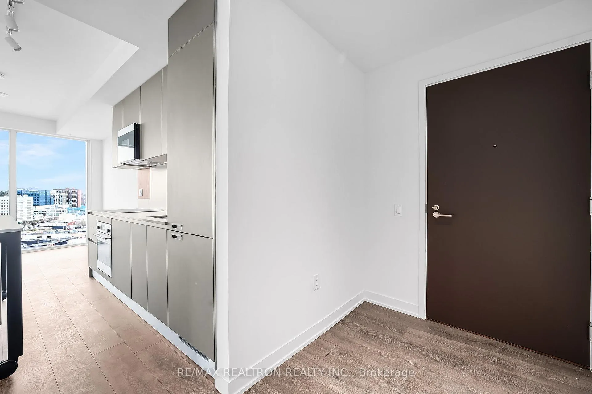 Photo 2 of Unit 1405, 39 Mary Street, Barrie, City Centre — HOMEH