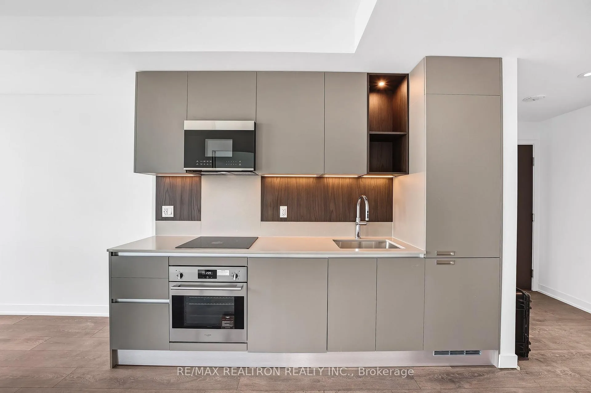 Photo 5 of Unit 1405, 39 Mary Street, Barrie, City Centre — HOMEH