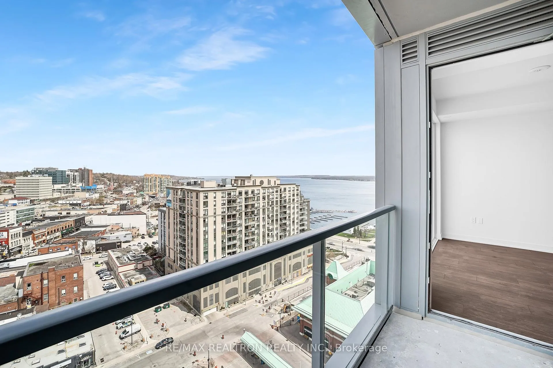 Photo 11 of Unit 1405, 39 Mary Street, Barrie, City Centre — HOMEH