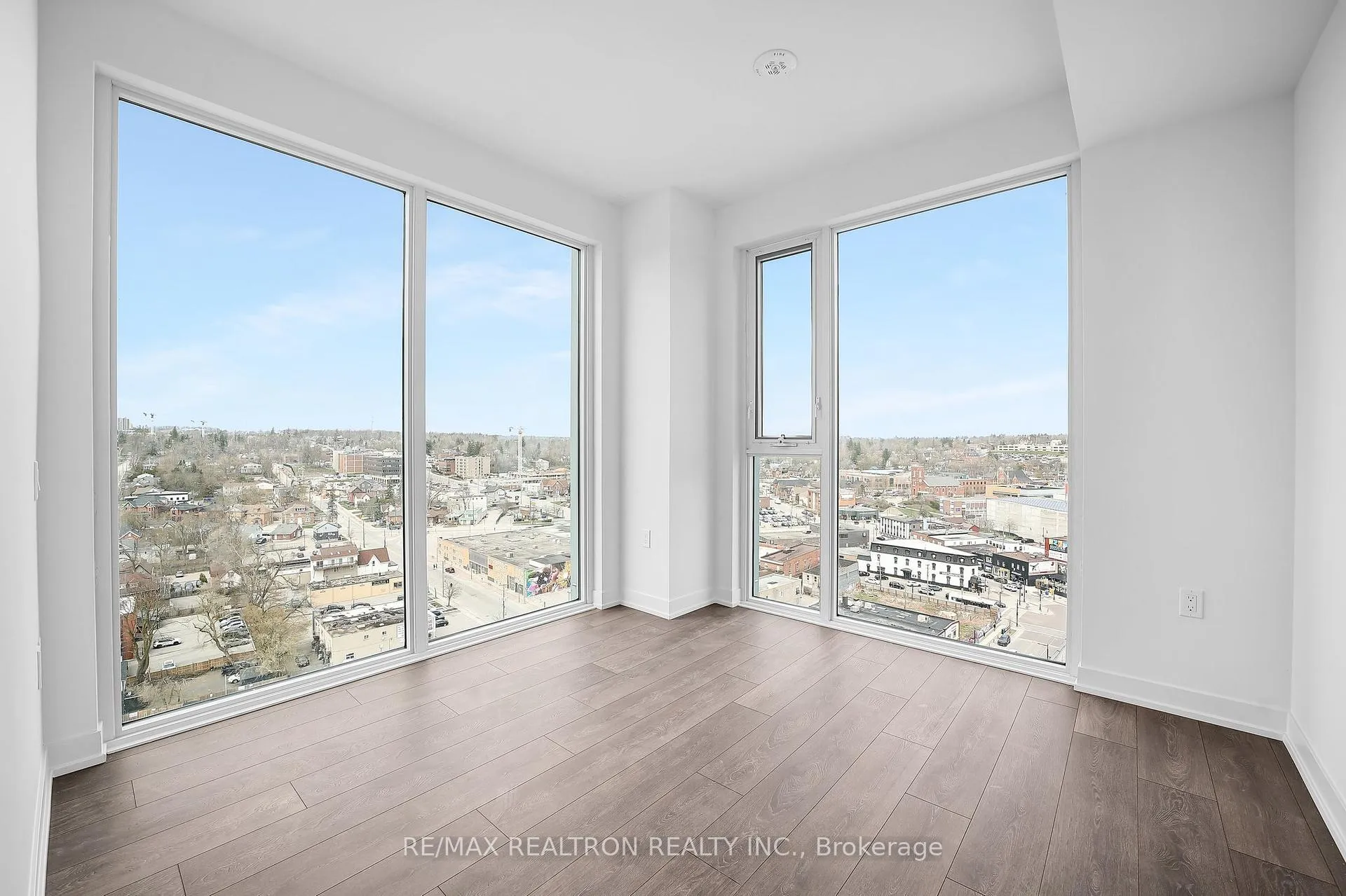 Photo 13 of Unit 1405, 39 Mary Street, Barrie, City Centre — HOMEH