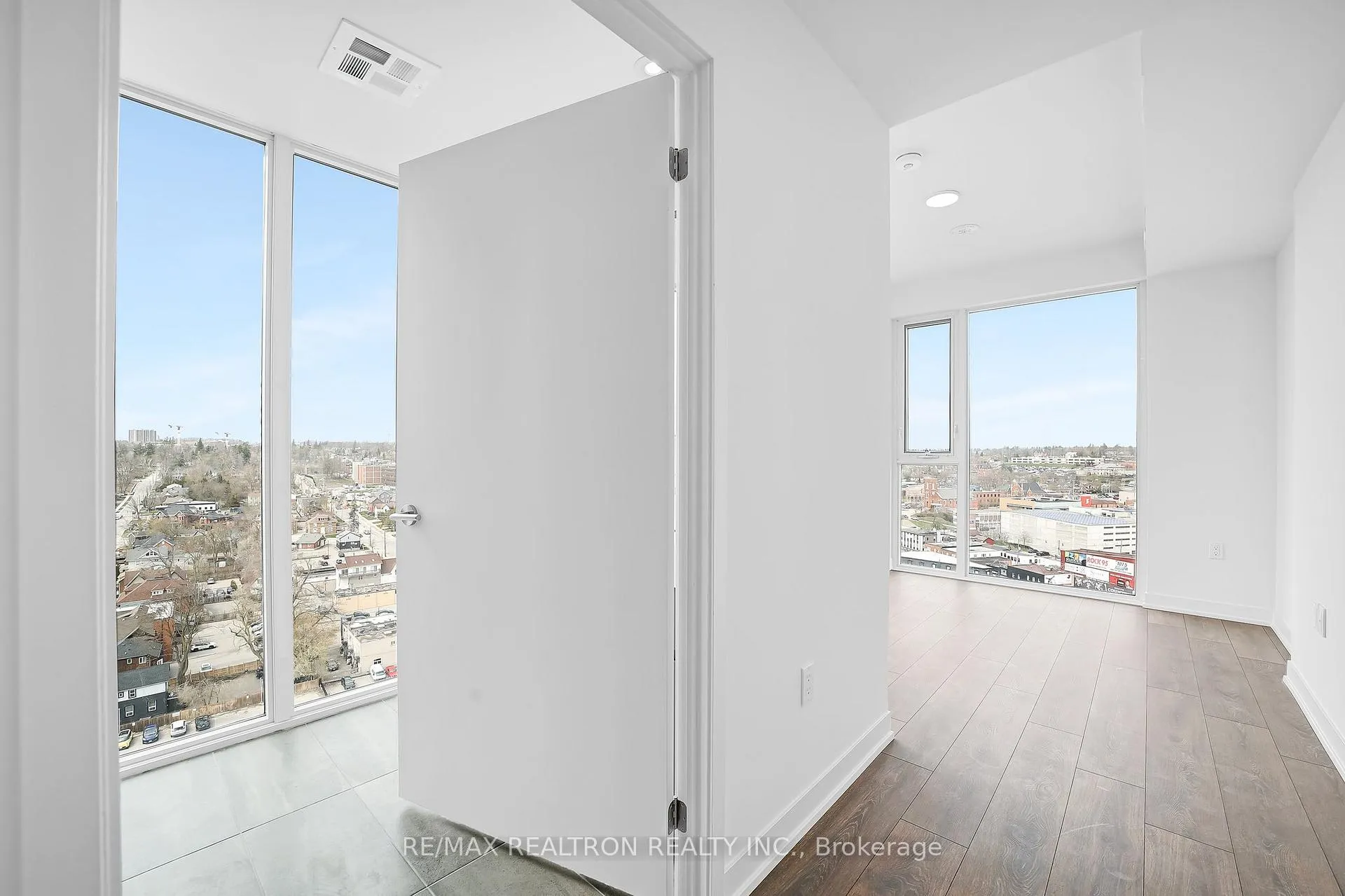 Photo 15 of Unit 1405, 39 Mary Street, Barrie, City Centre — HOMEH