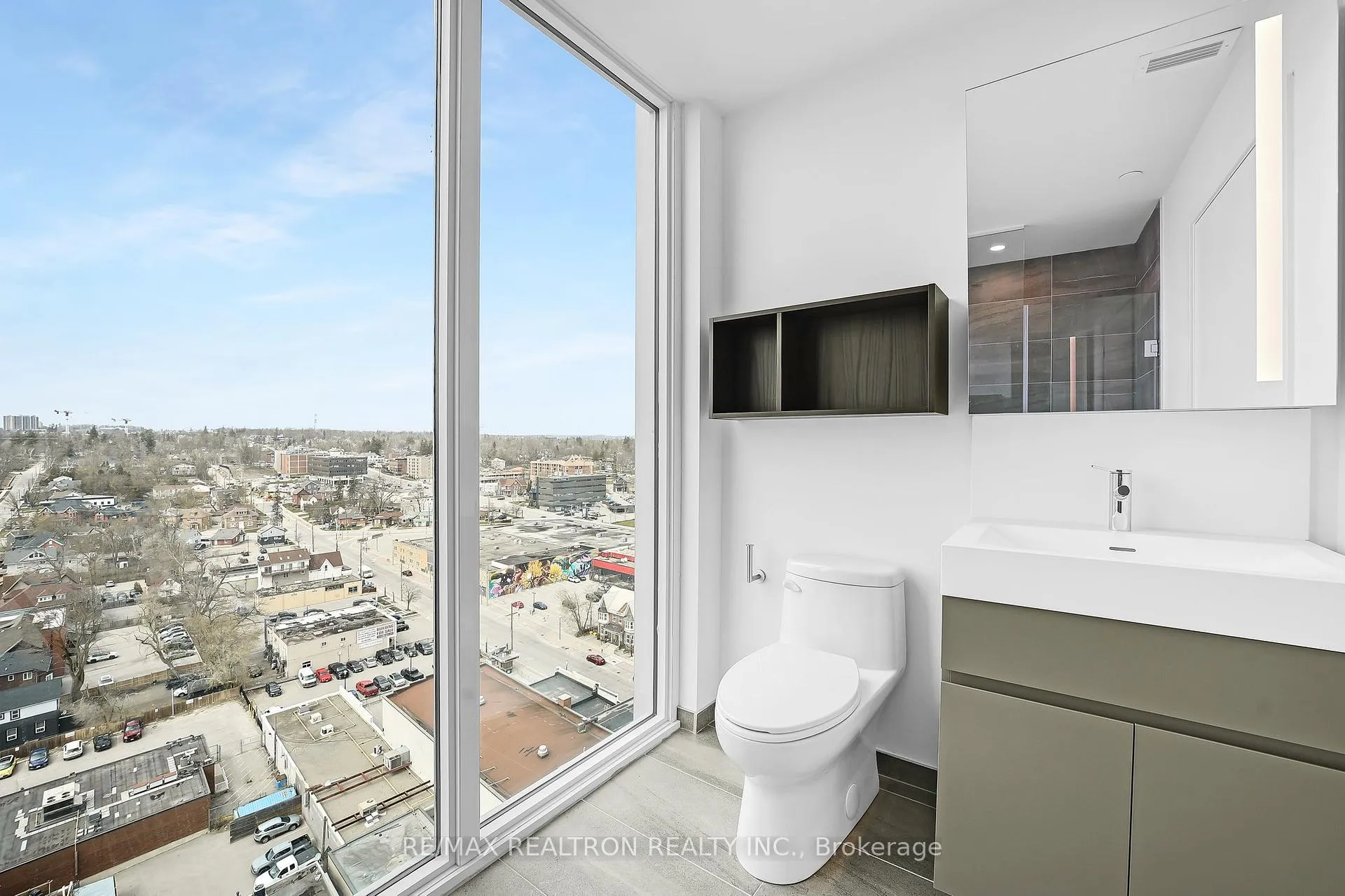 Photo 16 of Unit 1405, 39 Mary Street, Barrie, City Centre — HOMEH