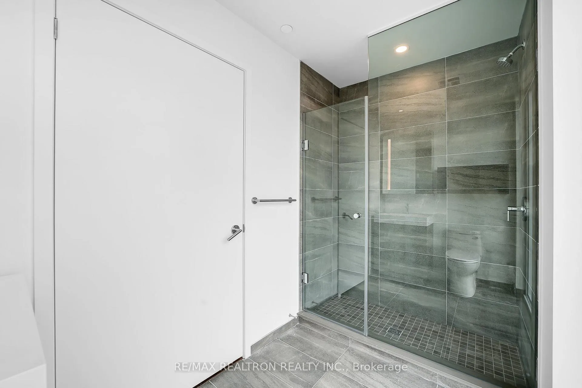 Photo 17 of Unit 1405, 39 Mary Street, Barrie, City Centre — HOMEH